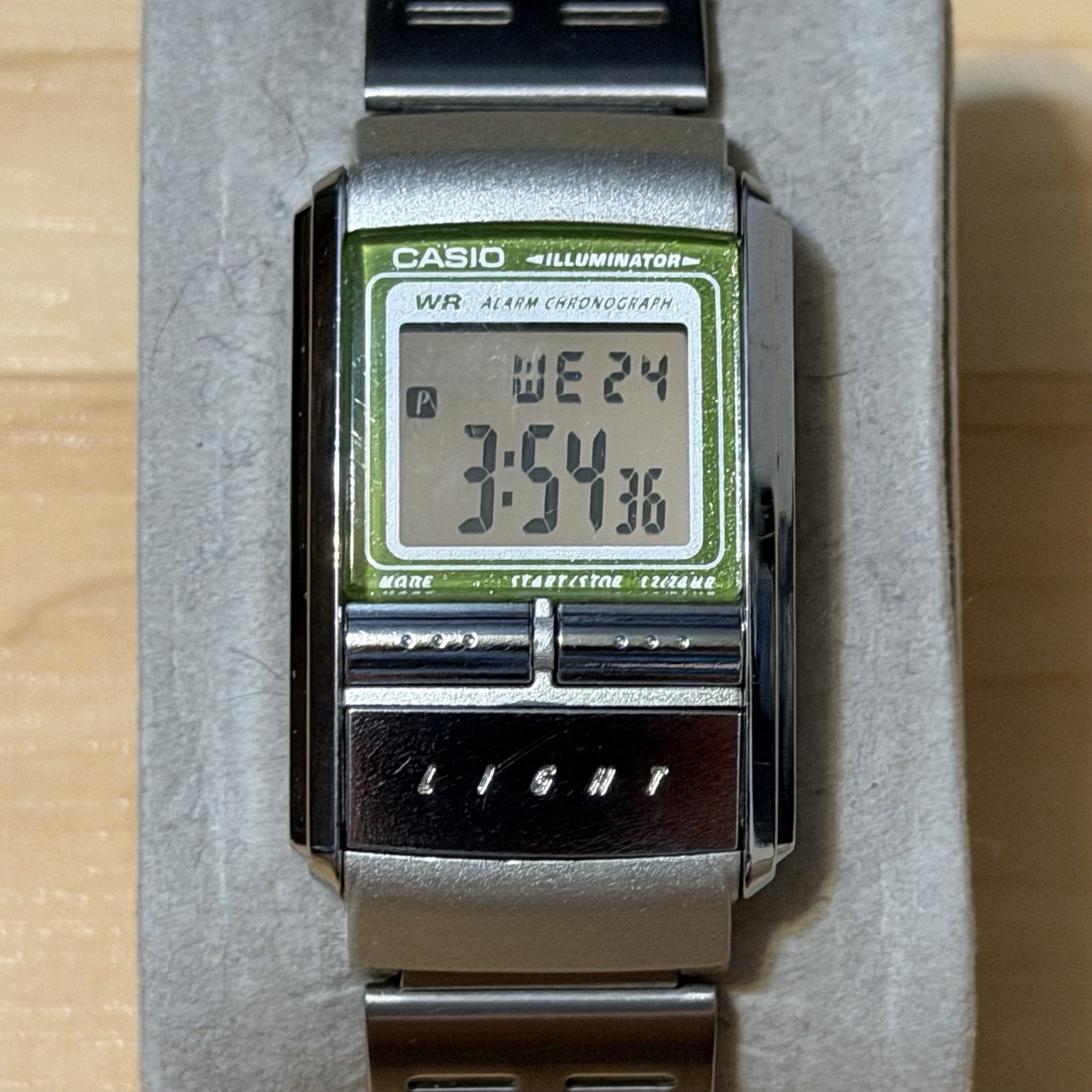 Casio LA-200 Vintage Silver Display Illuminator Futurist Digital Watch LA200 200