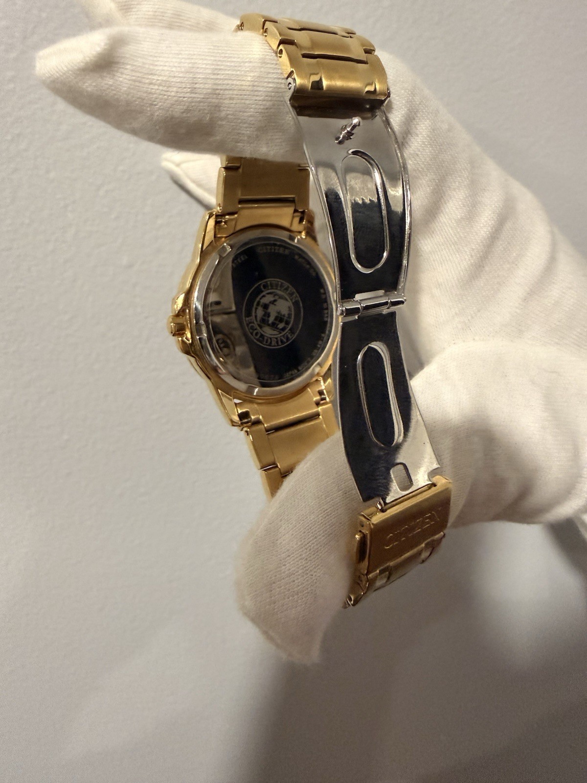 Citizen Eco-Drive Date 40mm Gold Tone Watch White Dial WR100 Bracelet