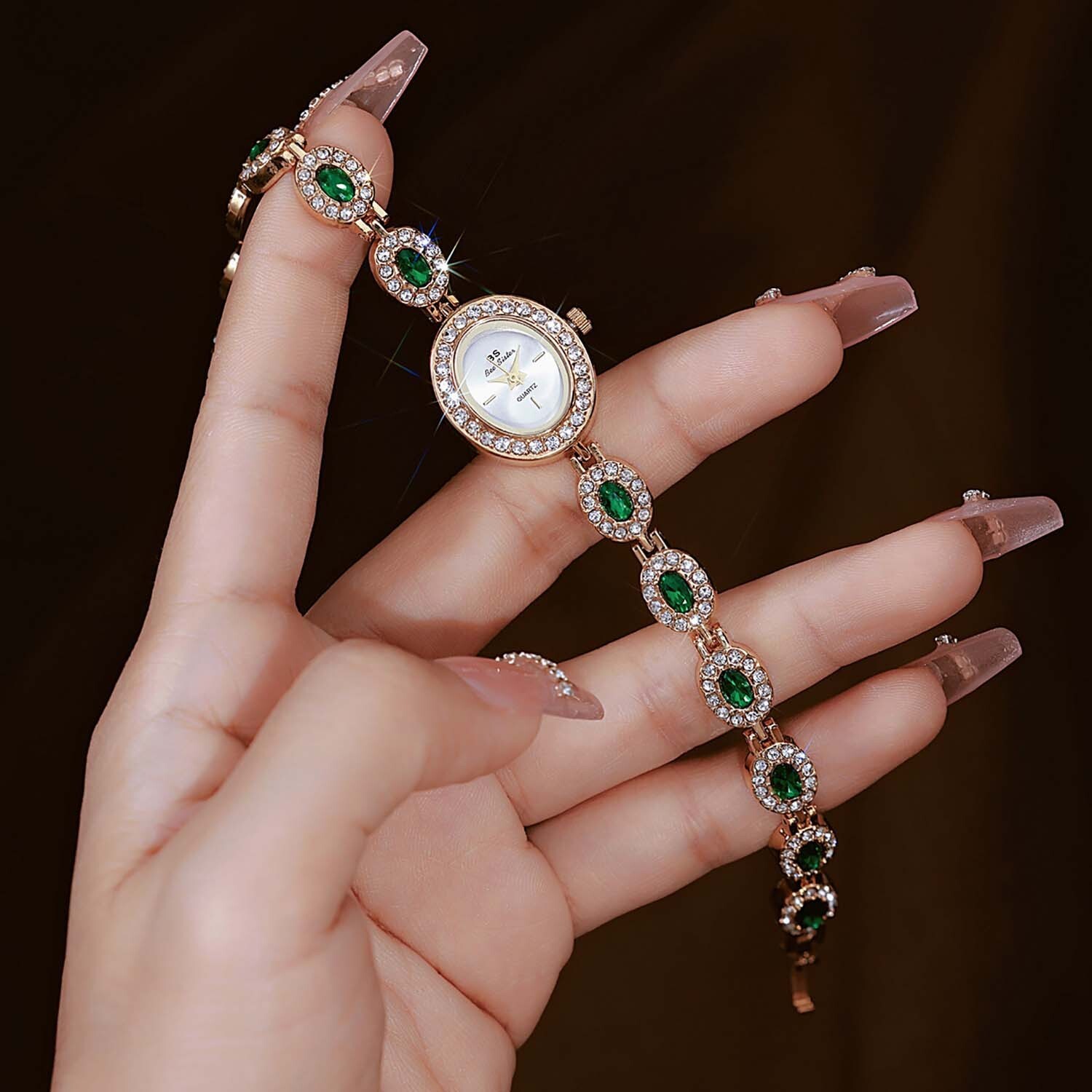 Luxury Women Watch Diamond Emerald Green Stone Bracelet Band Women’s Wrist Watch
