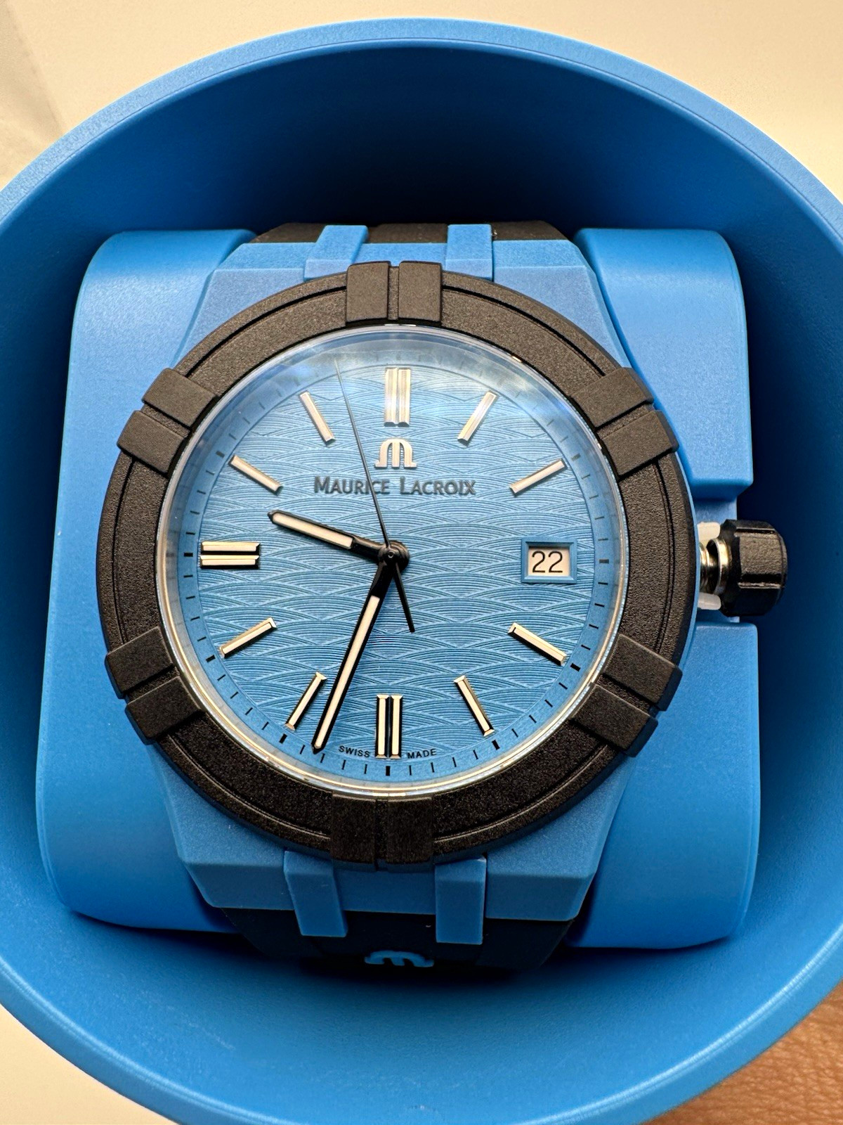 Maurice Lacroix AIKON Tide Quartz Date Blue Dial Blue/Black Rubber Strap Box