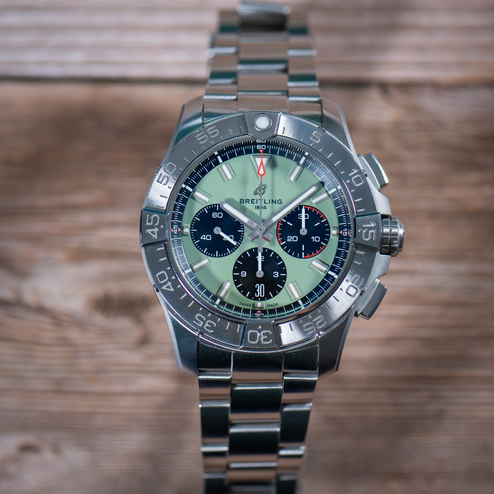 2025 Breitling Avenger B01 Chronograph 44 w/Green Dial
