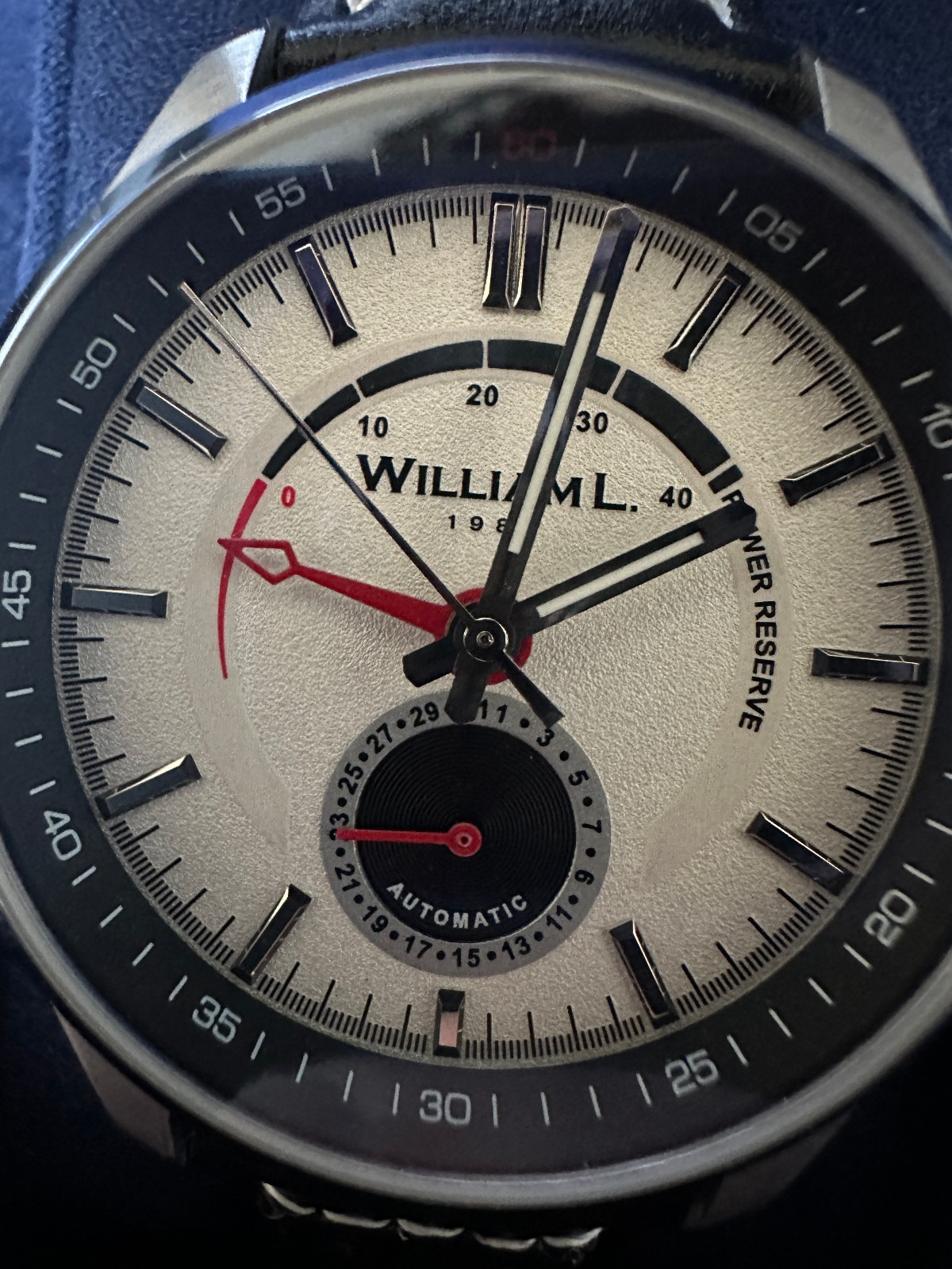 William L 1985 Accueil Power Reserve Automatic Watch 40.5mm White Dial