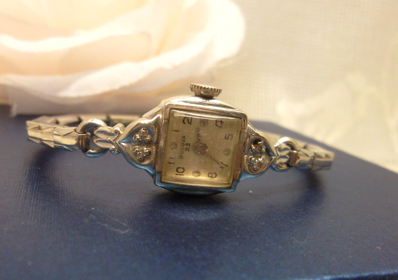 10K Rolled White Gold Plate Bulova 23 Women’s Wristwatch w Diamonds W44026 WORKS