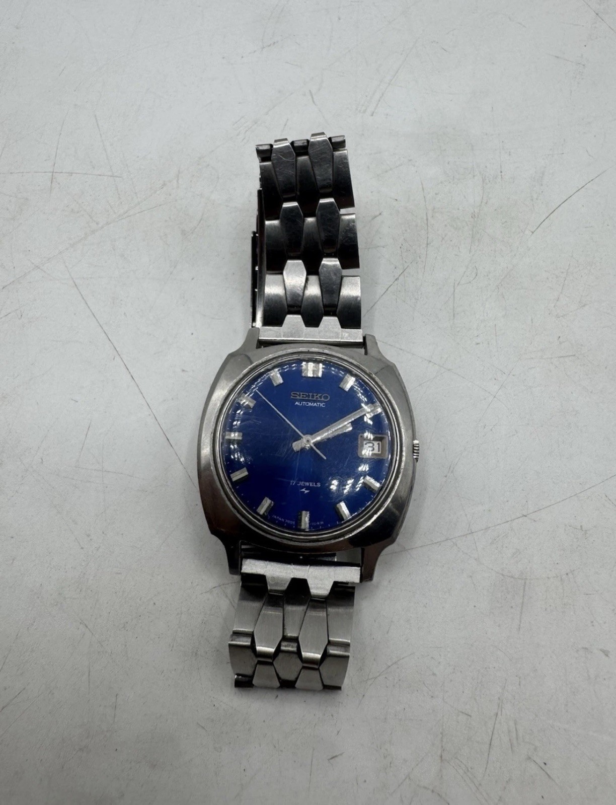 SEIKO MENS 1970 VINTAGE PRE-OWNED RUNNING 17 JEWELS AUTOMATIC WATCH 7005-7040
