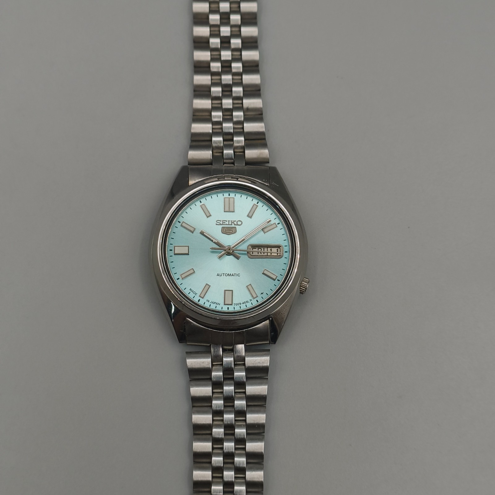 Vintage Seiko 5 Automatic 7009 Men’s Watch Ice Blue Dial 36 mm Day Date Japan