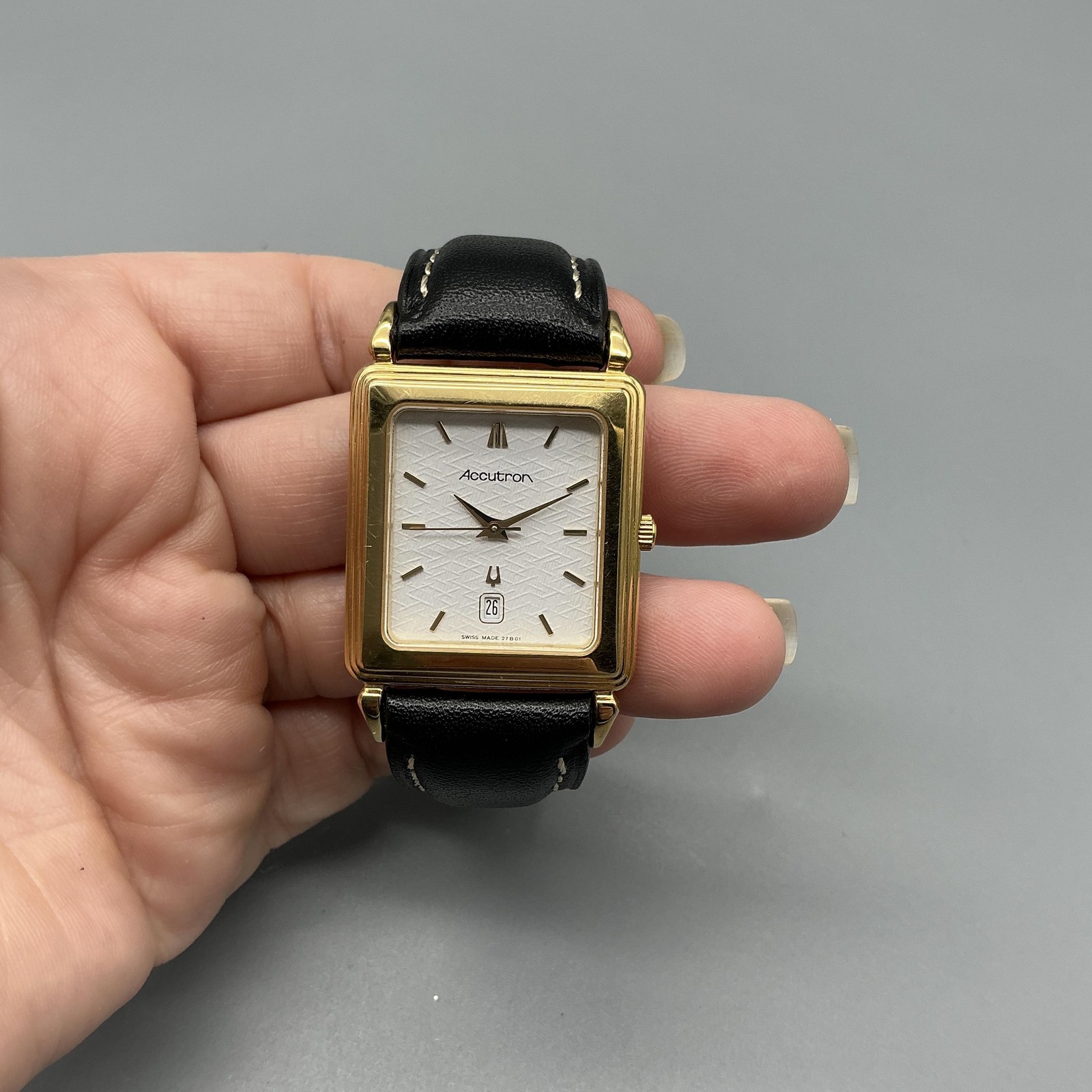 Vintage Accutron Mens Watch 28mm Gold Tone Black Leather Date 585384 New Battery
