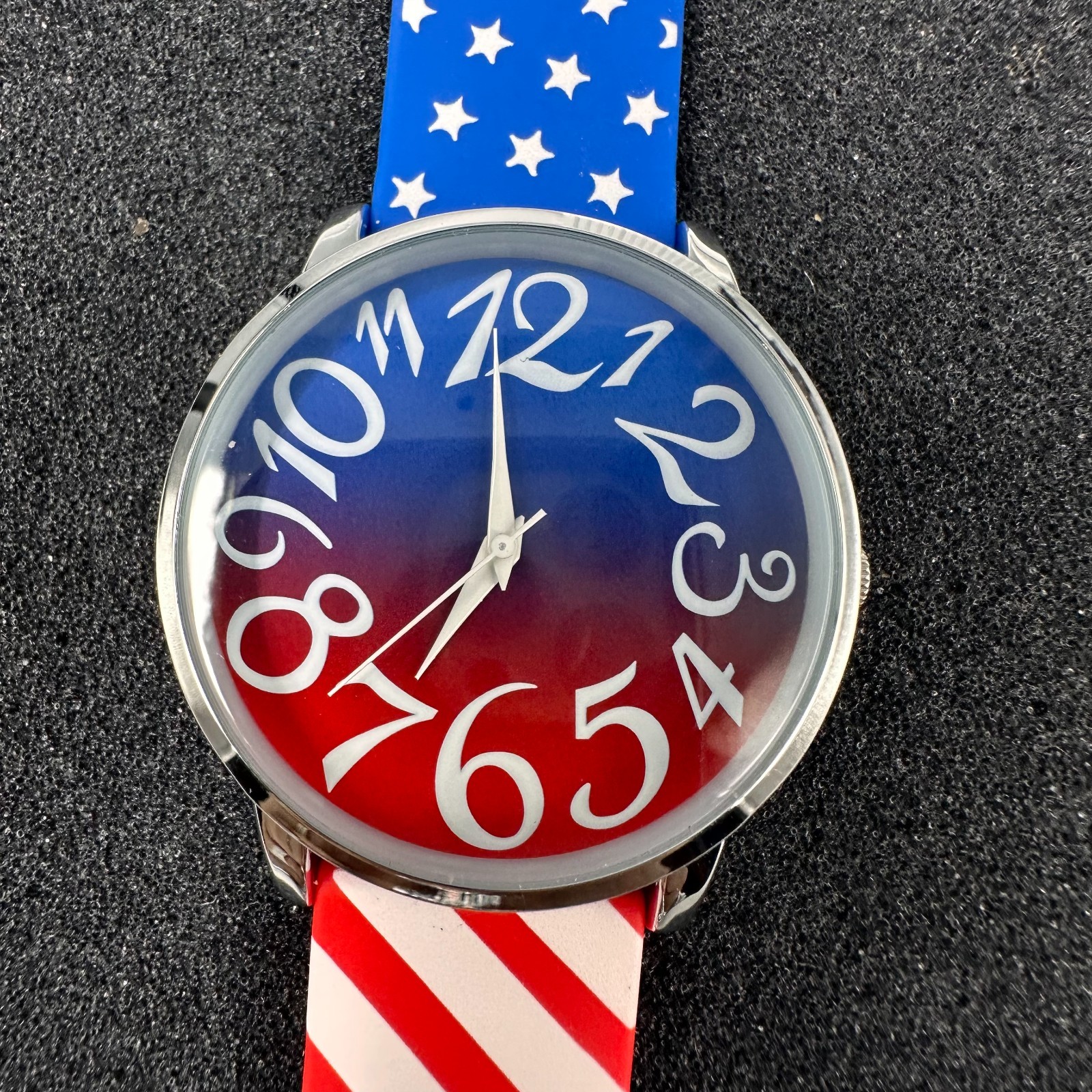Patriotic Womens Watch Silver Tone Red White Stars Stripes Band New Battery