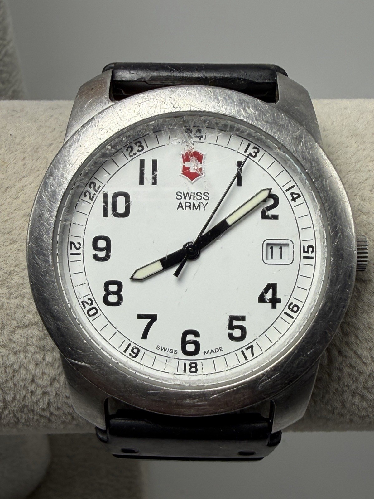 Victorinox Swiss Army 24974 New Battery Mens Watch 38MM 9″ Resin Band