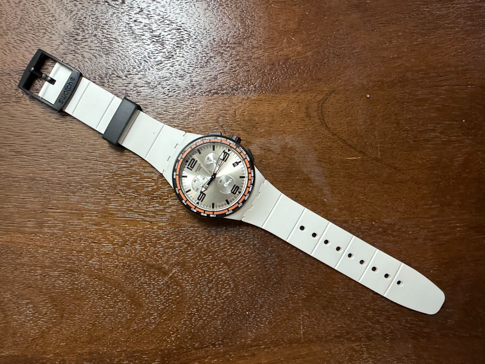 2015 Swatch White Blades SUSW405 Chrono Plastic Silver Dial Chronograph Working