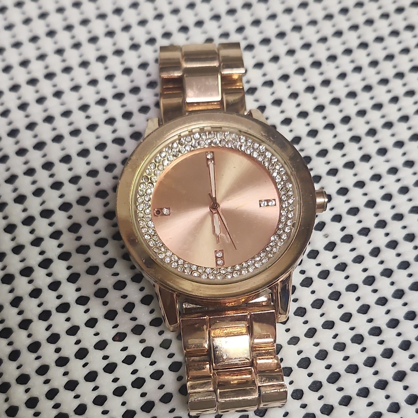 Women’s Rose Gold Tone Analog Bracelet Watch Gem-Set Bezel Round 12-Hour