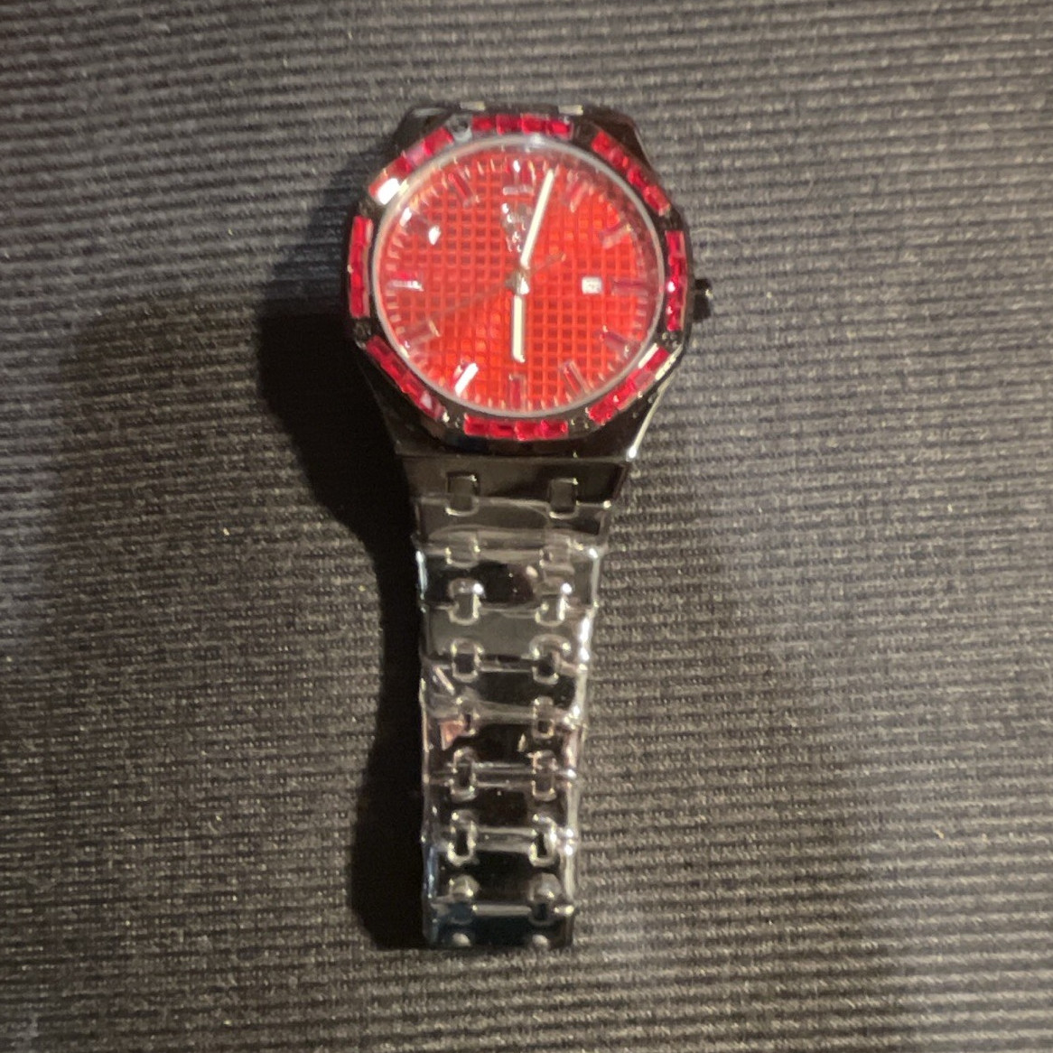 Red Geometric Dial Analog Wristwatch Date Black Case Silver Metal Bracelet