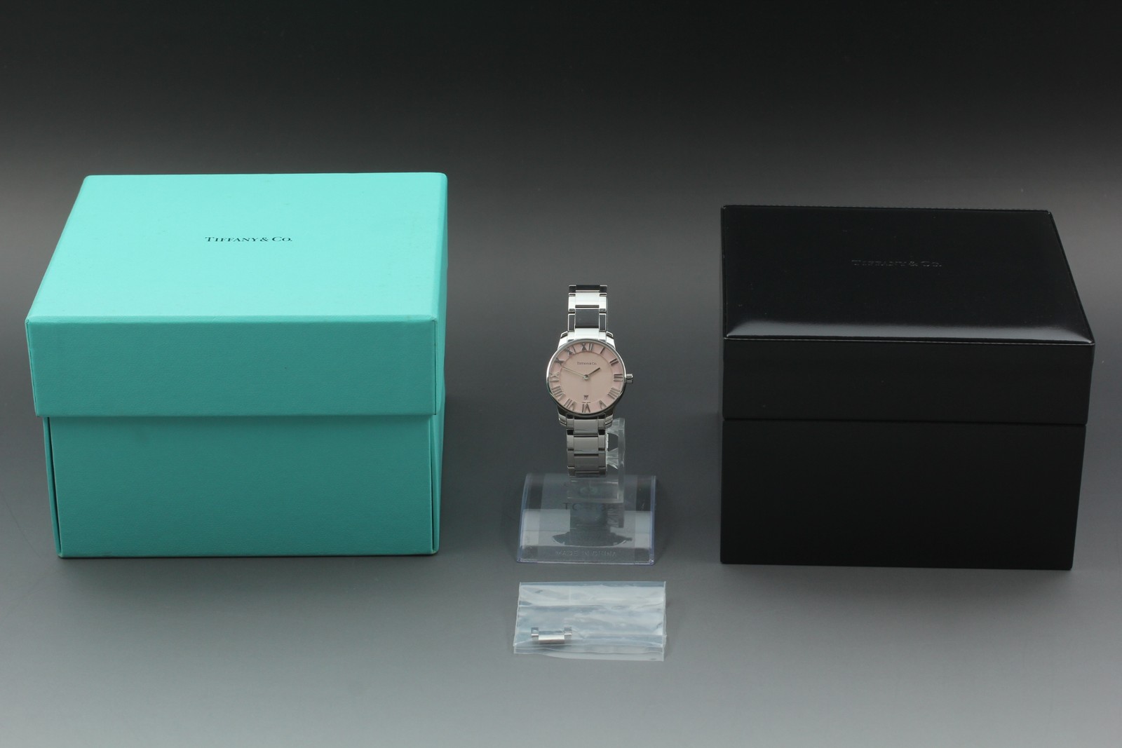 [ Box ] Tiffany & Co Atlas 2-Hand Quartz Date Pink 29mm Swiss Made Women’s Watch