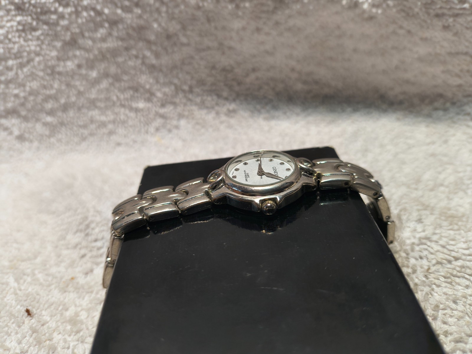 Geneva Quartz Watch Women White Starburst Dial Silver Bracelet New Bat Great !