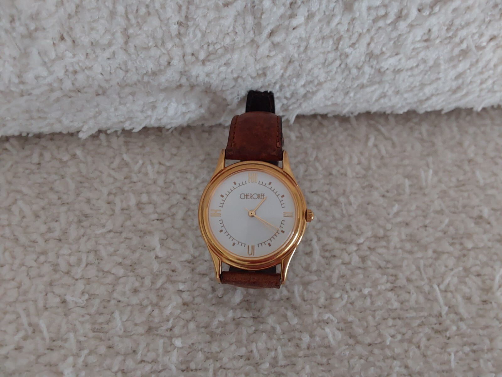 Cherokee Vintage Water Resistant Round Bezel Leather Strap Wristwatch