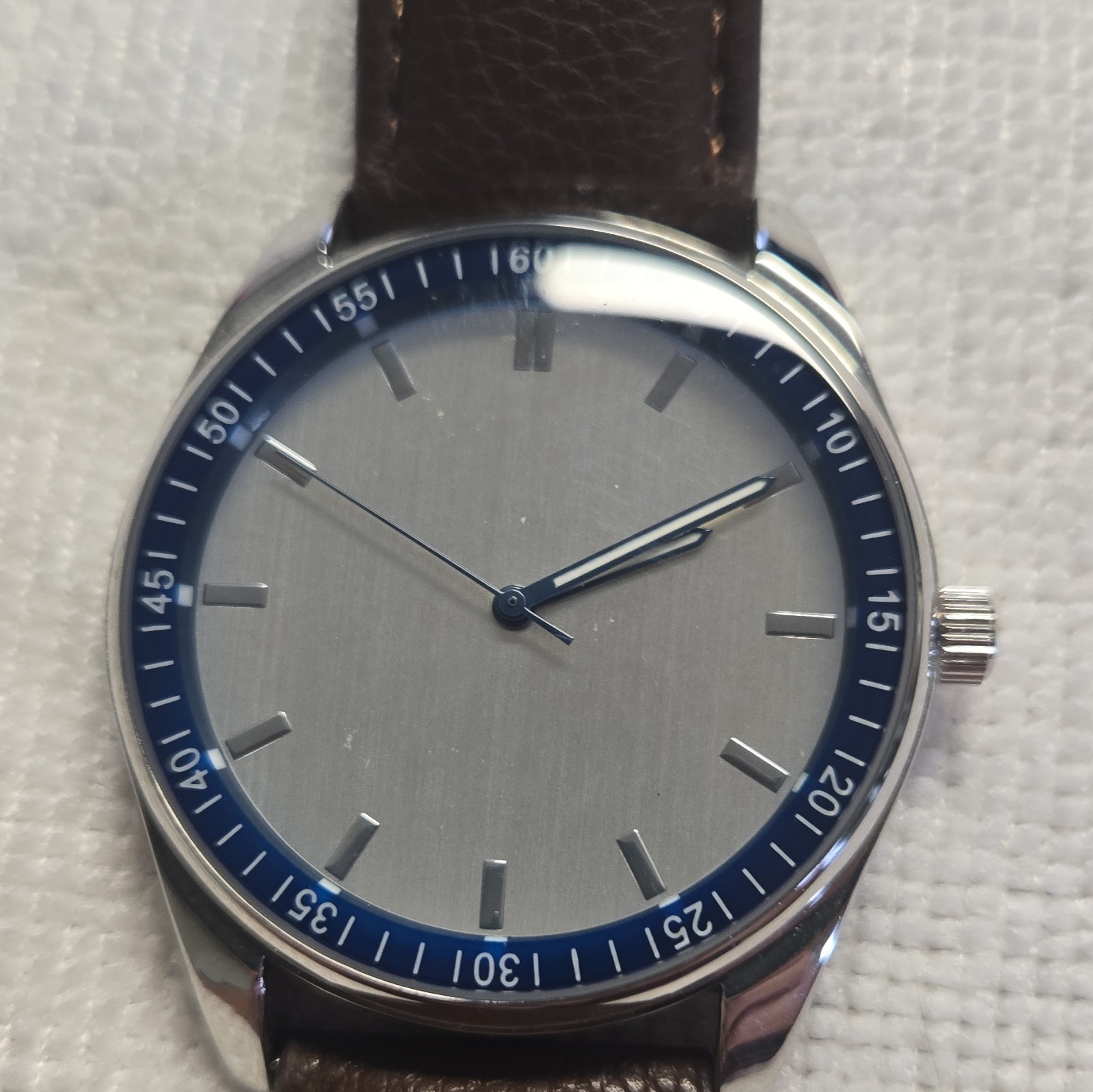Insignia Quartz Analog 30m Gray/Blue Dial Brown Leather Strap 40-43.9mm