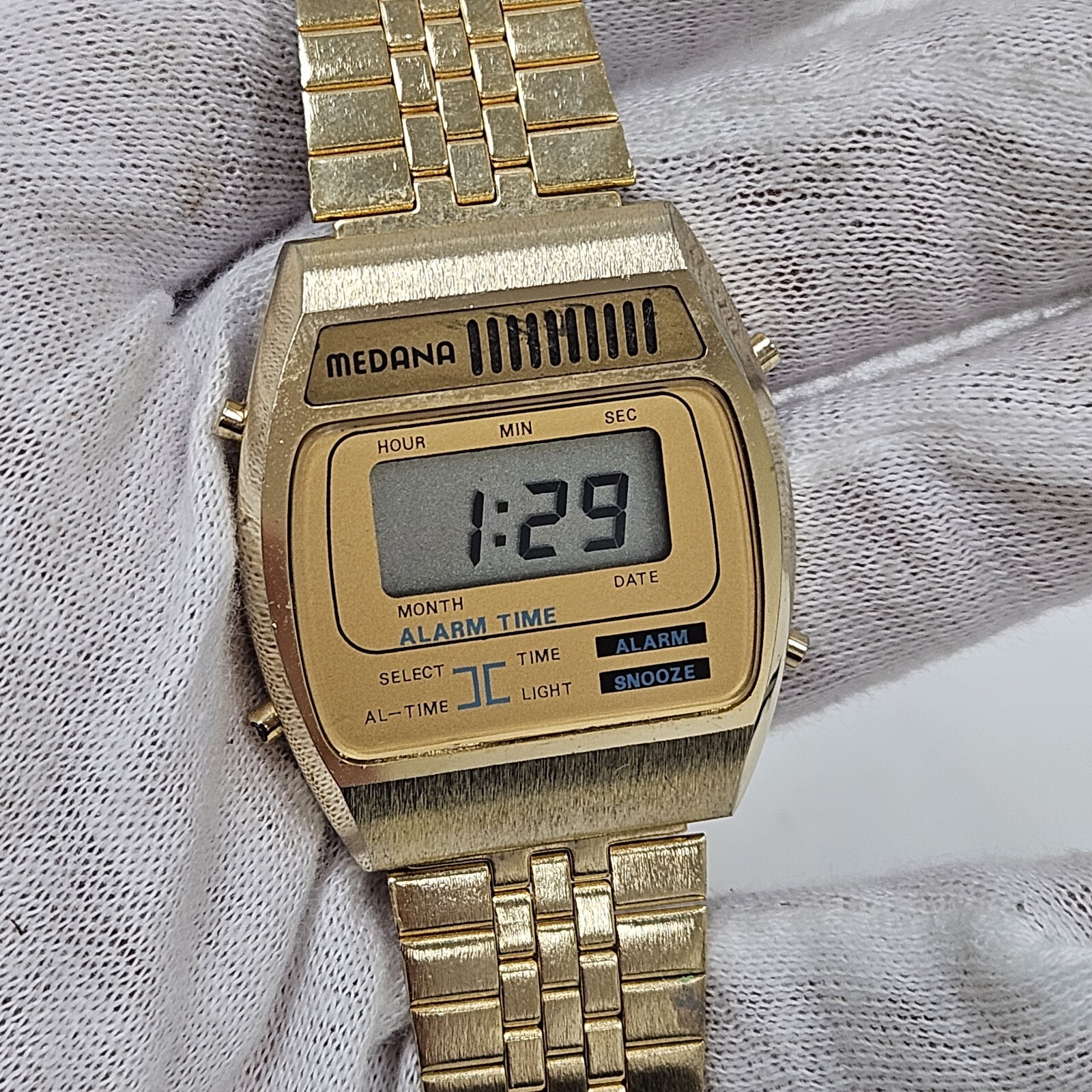 MEDANA Men’s Digital Wrist Watch Vintage Gold Tone Day Date Alarm New Battery