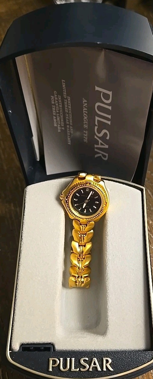 Pulsar Women’s Brushed & High Polished Gold Fused Watch . Needs New Batteries
