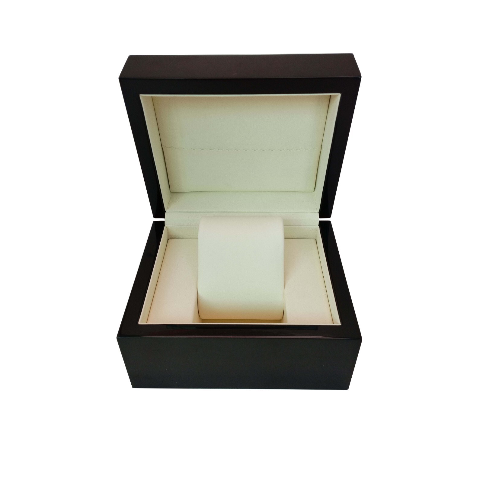 Gucci Women’s Sync L White Rubber Strap Quartz Watch – YA137302 ($670 MSRP)