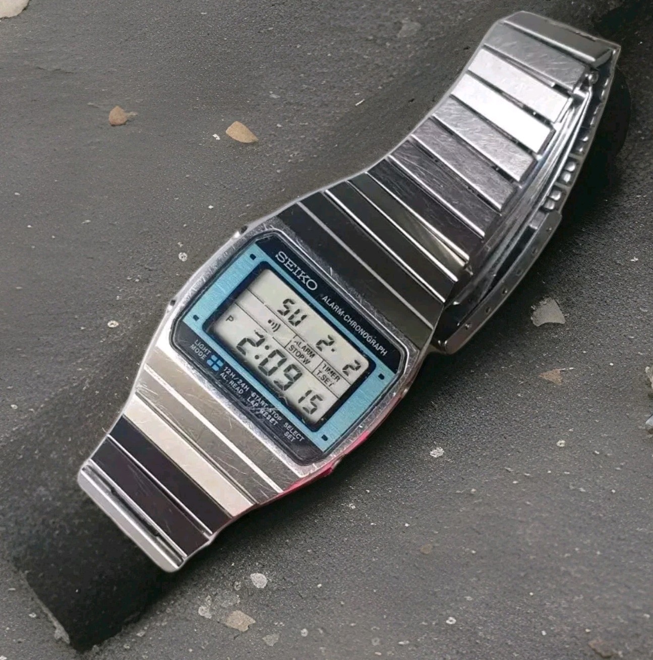 SEIKO QUARTZ A939-5010 ALARM CHRONO DIGITAL LCD DISPLAY VINTAGE.