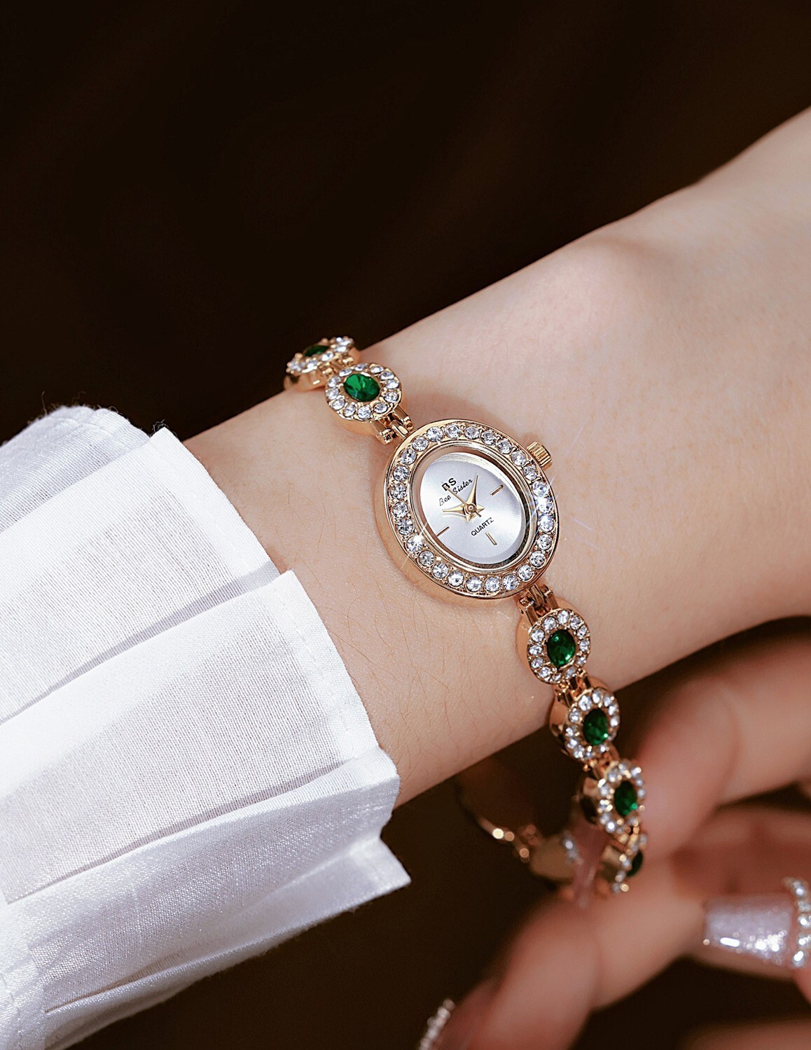 Luxury Women Watch Diamond Emerald Green Stone Bracelet Band Women’s Wrist Watch