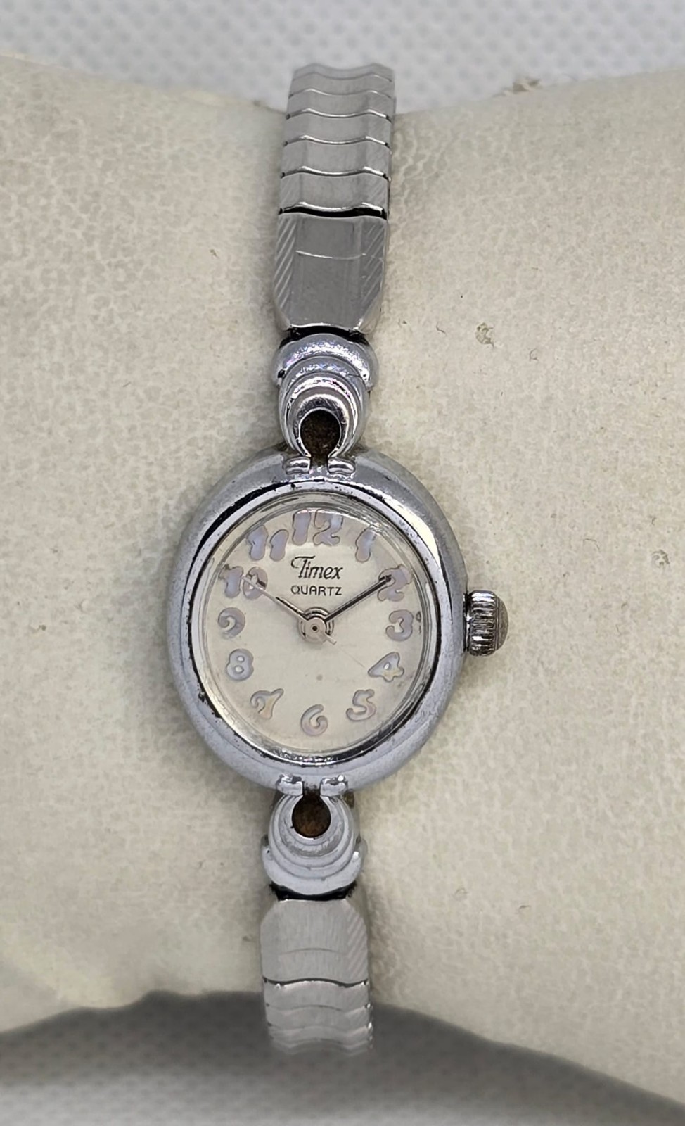 Womens Timex CR 1216 Oval Petite Cream Dial Silver Tone Expandable Band Watch 05