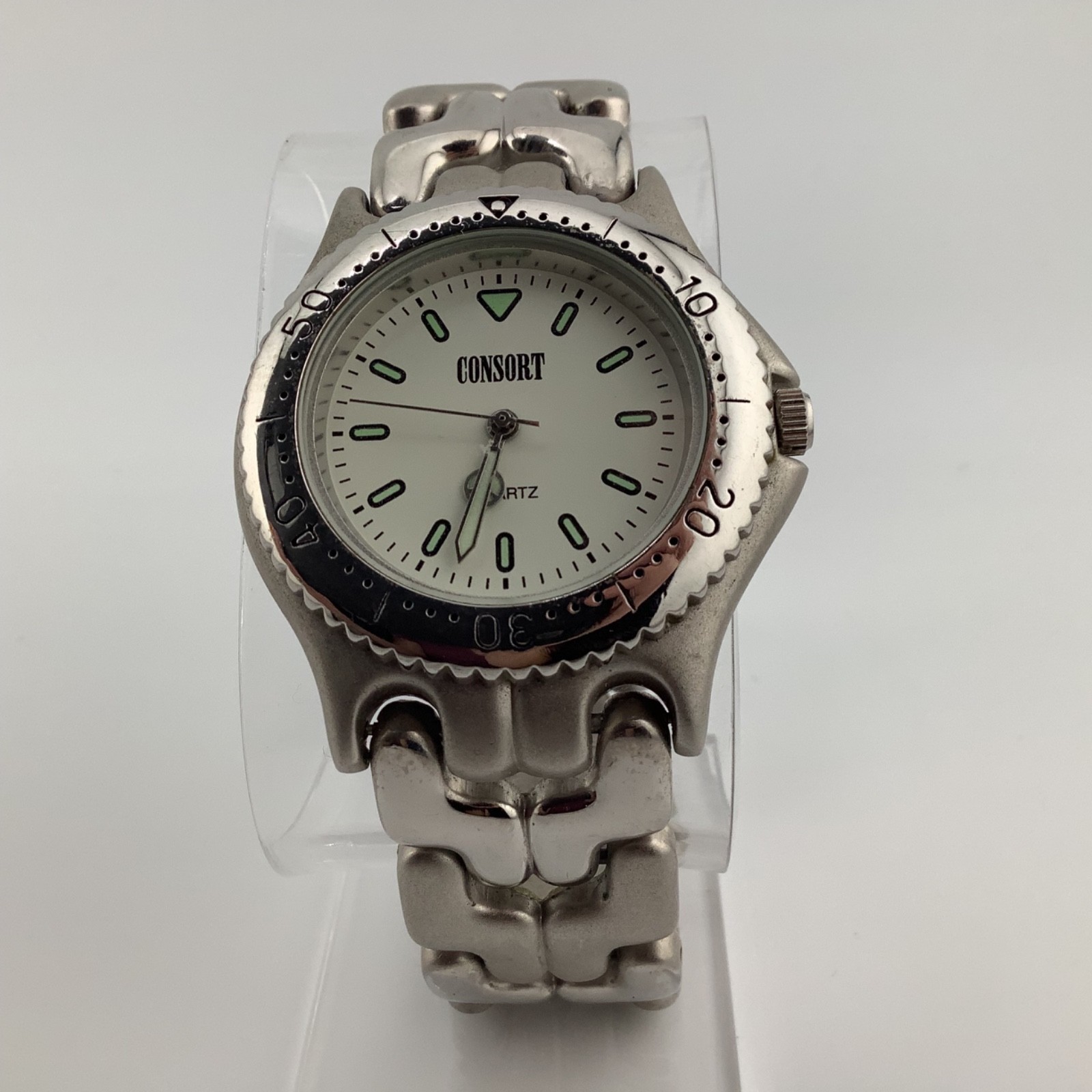 Vintage Consort Chunky Polished & Brushed Silver Tone Analog New Battery White