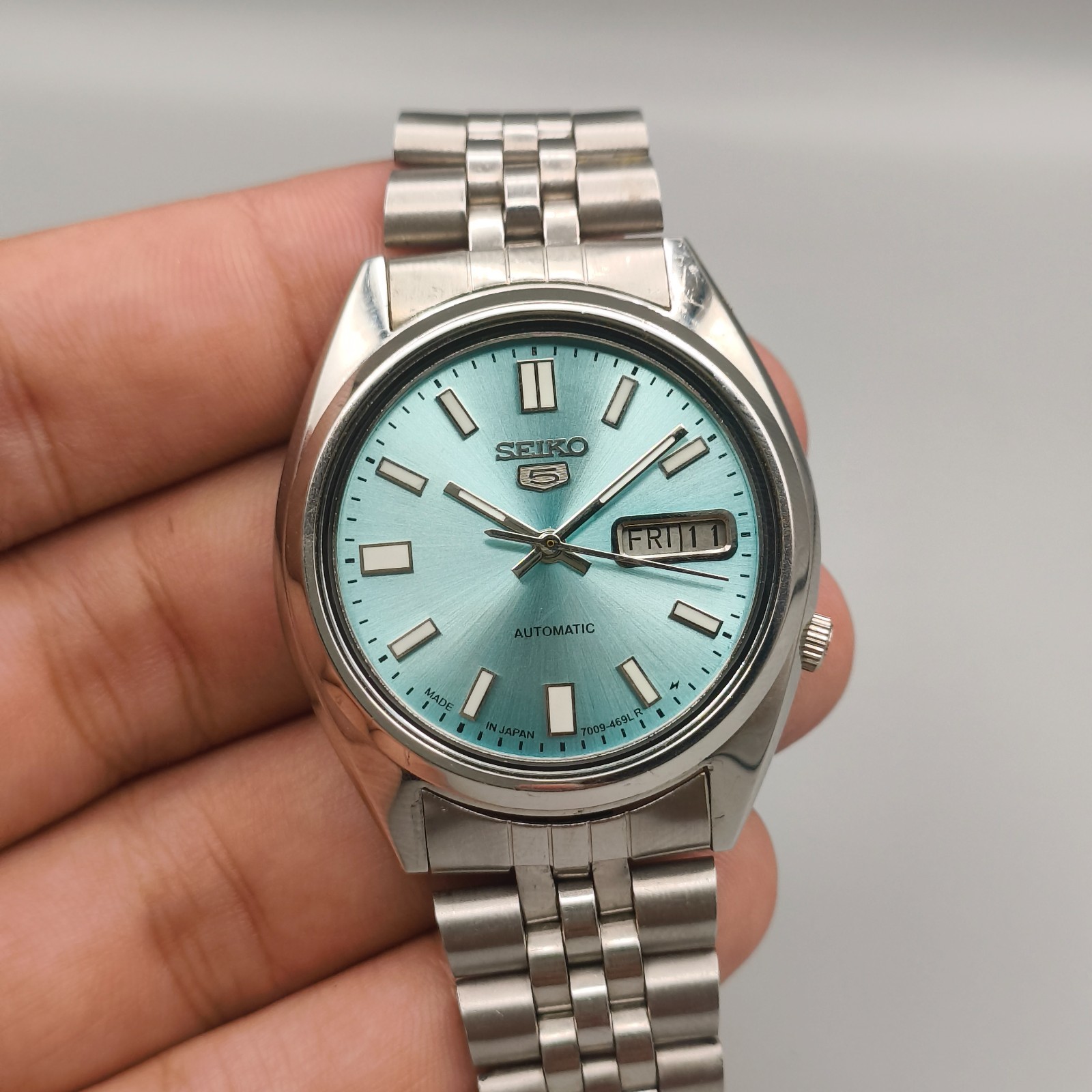 Vintage Seiko 5 Automatic 7009 Men’s Watch Ice Blue Dial 36 mm Day Date Japan