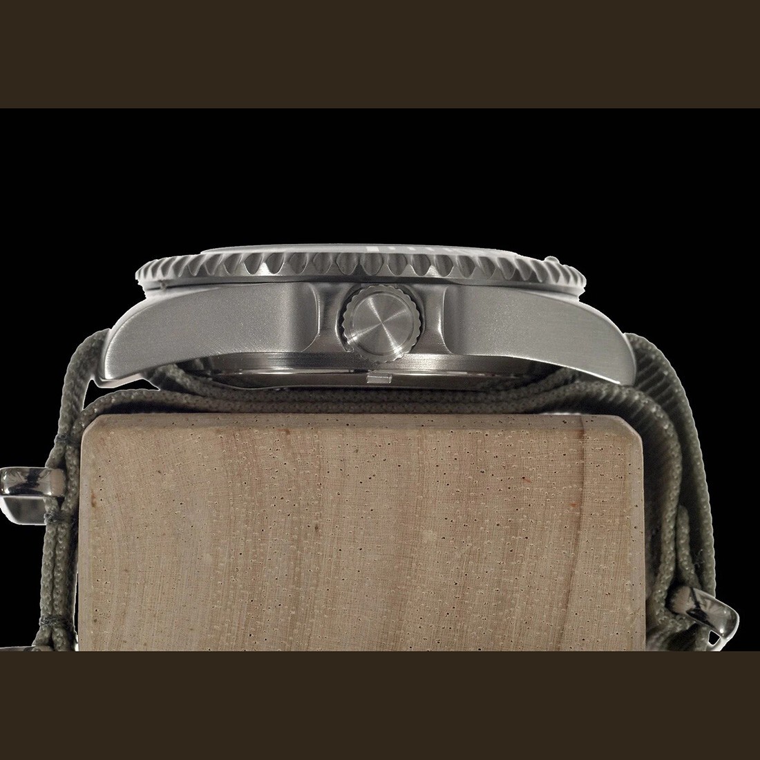 MWC 300m Quartz Steel Black Grey Date Mineral Fabric Men’s Watch