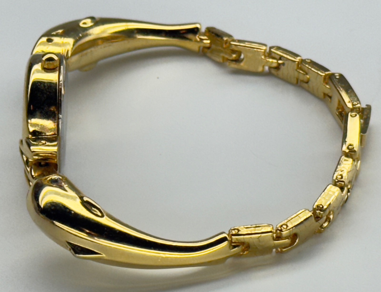 Women’s Collezio Quartz Wristwatch Gold Tone Dolphin Bracelet Analog Linked READ