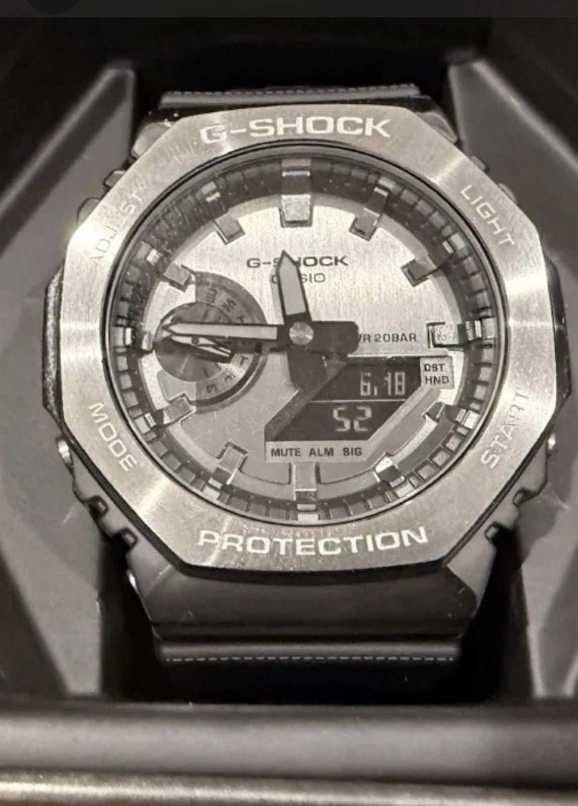 *BRAND NEW* Casio G-Shock Steel Silver-tone Dial Resin Men’s Watch GM2100-1ASW