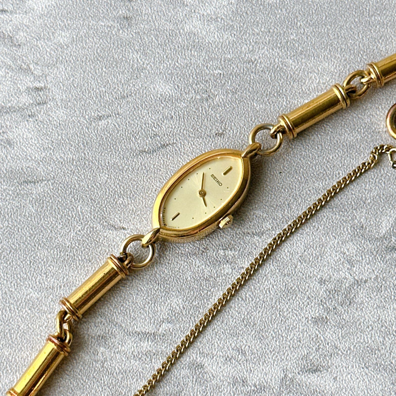 SEIKO 1E20 6310 Ladies Bangle Watch Rare Gold Color Quartz Vintage Bracelet Watc