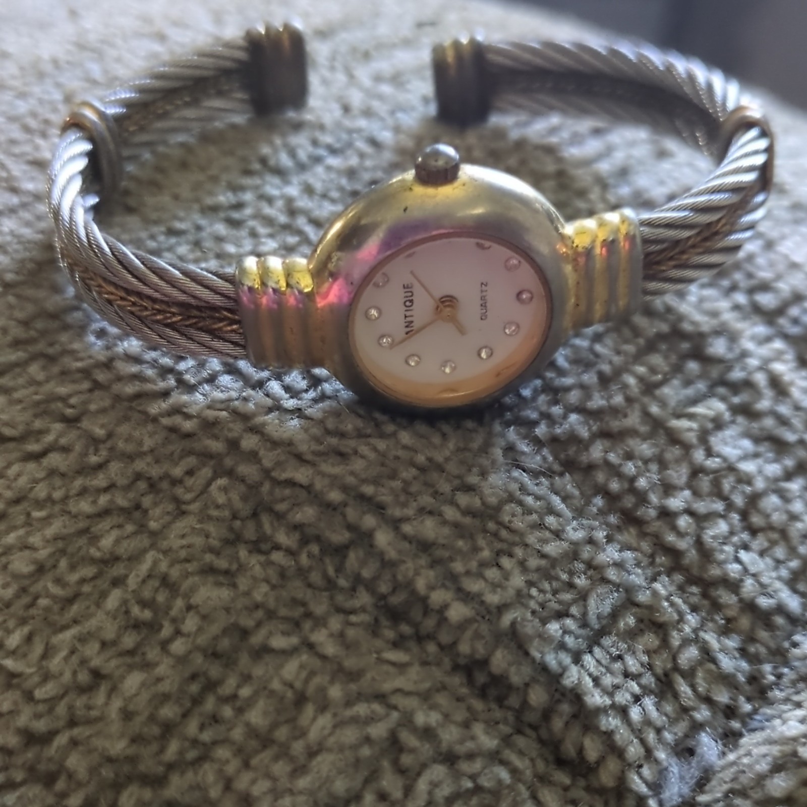 INTIQUE Quartz Women’s Wristwatch, Gold/Silver Bangle Band, Analog, Dress/Formal