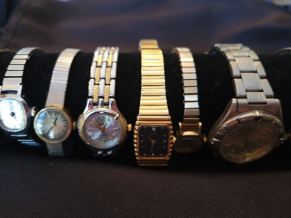Mixed Lot of 12 Vintage Men’s & Women’s Watches Various Brands Untested