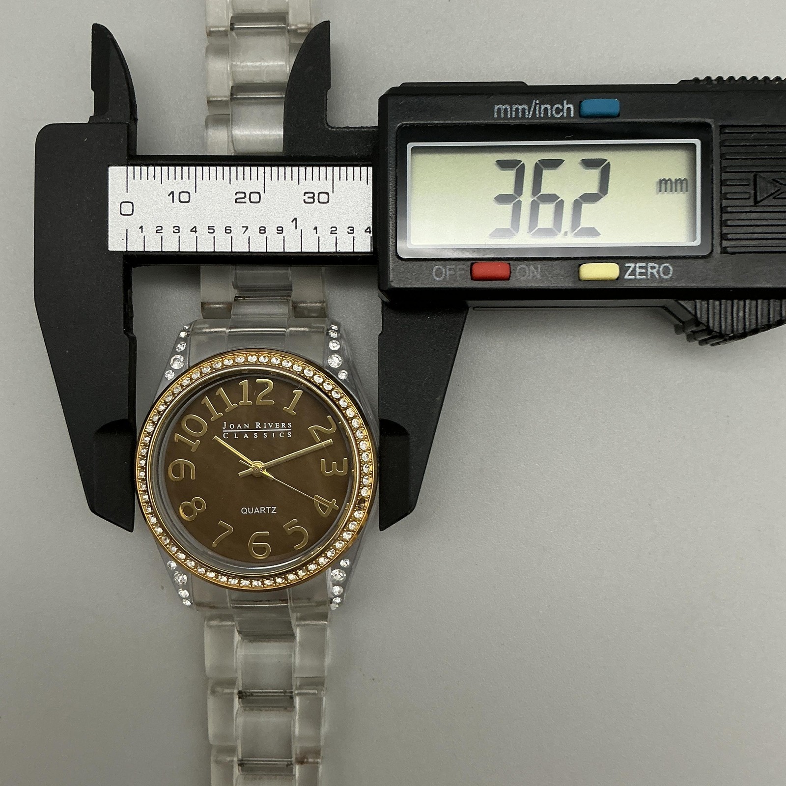 Joan Rivers Classics Womens Watch 36mm Gold Tone Crystals New Battery 7.75″