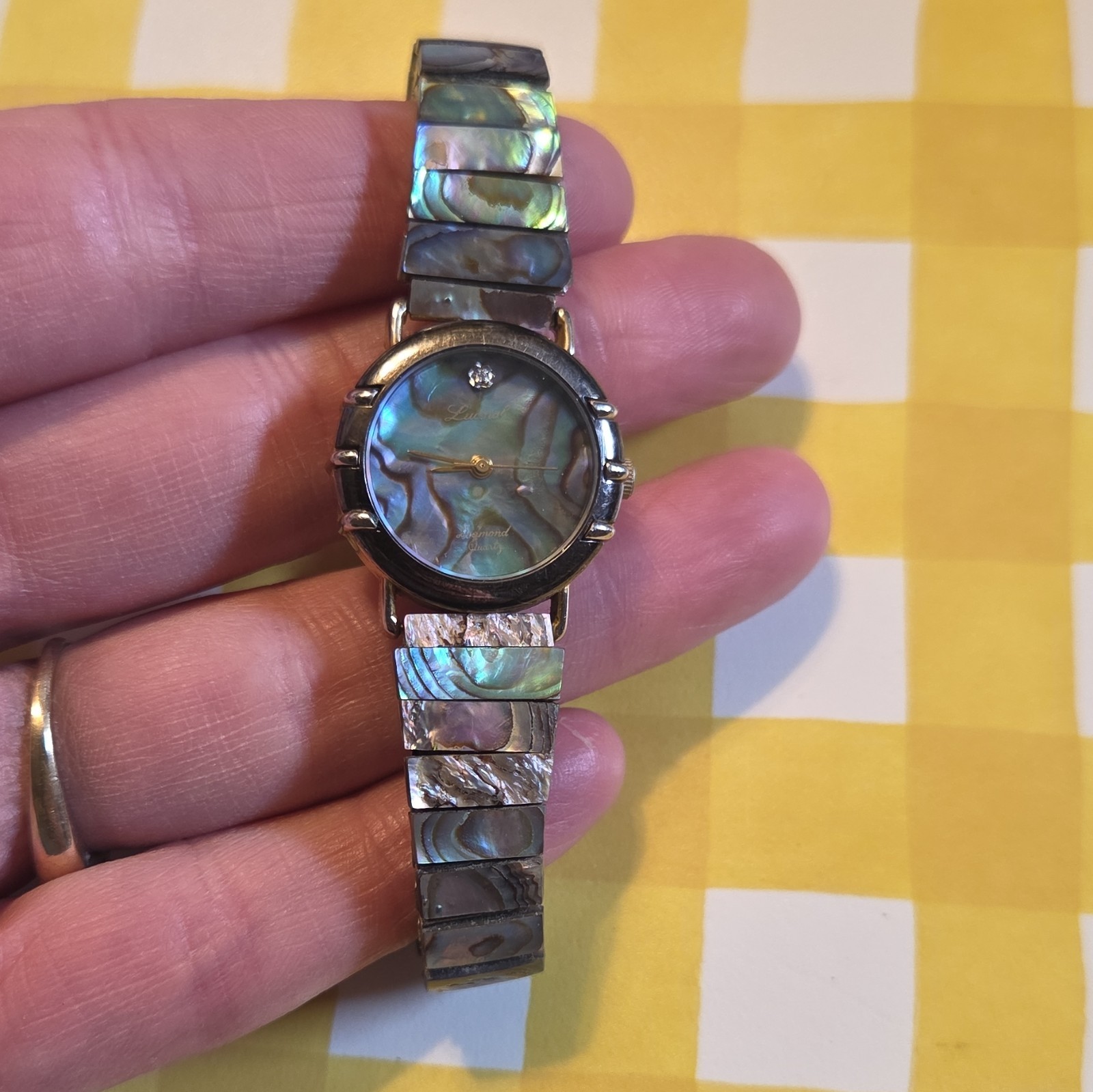 Lucoral Diamond Quartz Women’s Analog Watch Abalone Shell Stretch Band