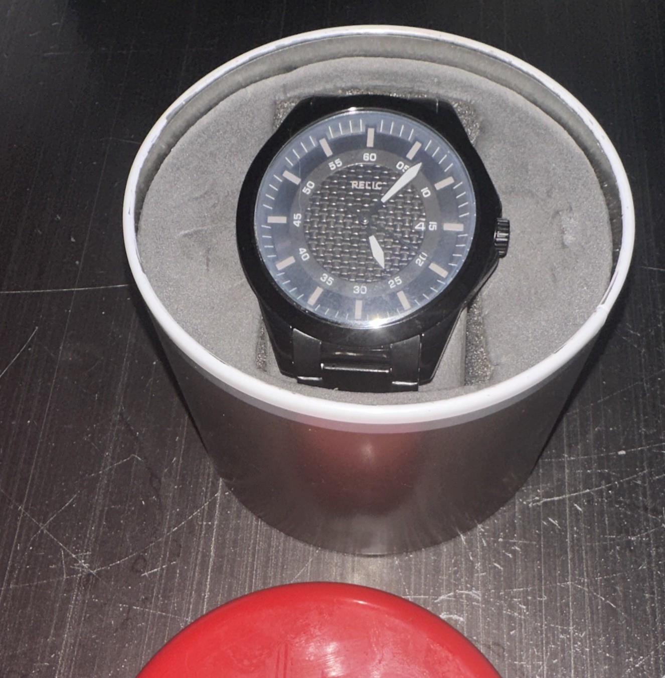 NOS MEN’S RELIC WATCH ZR12191 – SCREW ON CASE STILL HAS SCRATCH GAURD FILM F&B