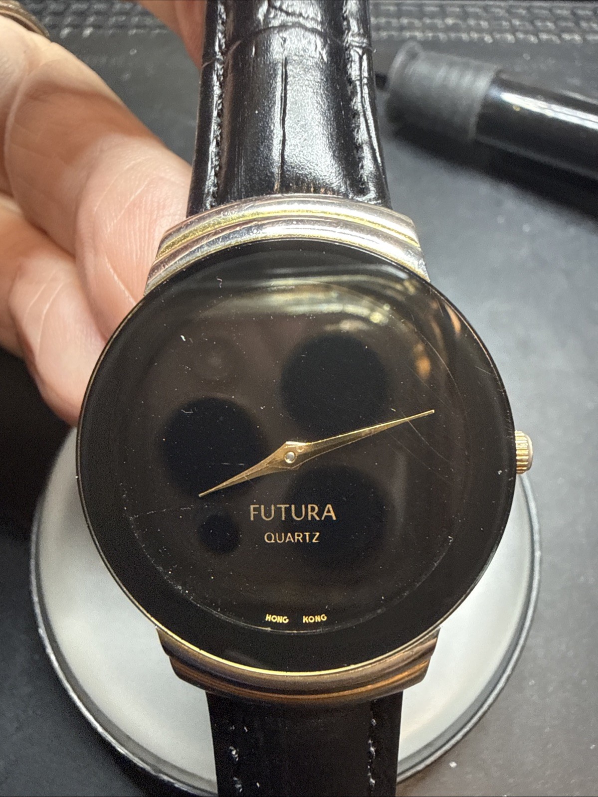 Futura Men’s Or Women’s Black Dial Gold Tone Round Black Leather 32mm