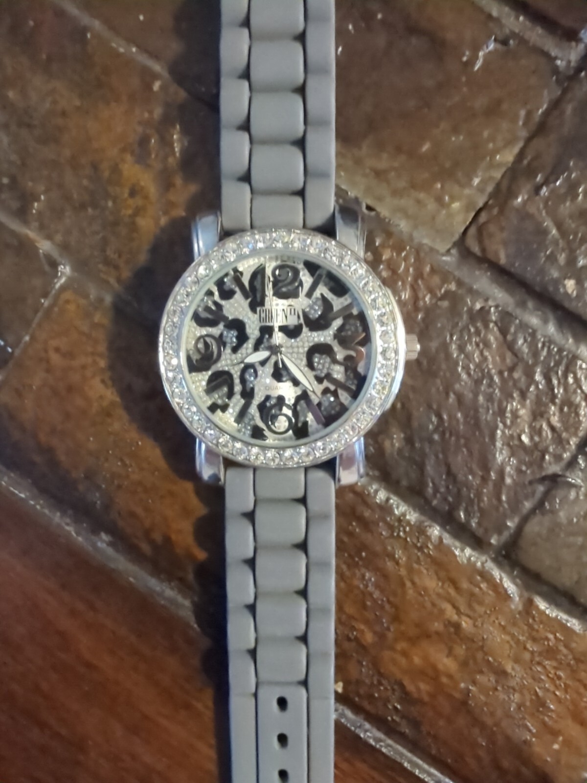 Gruen II Oversized Fashion Watch Ladies Leopard Print Rubber Band EUC
