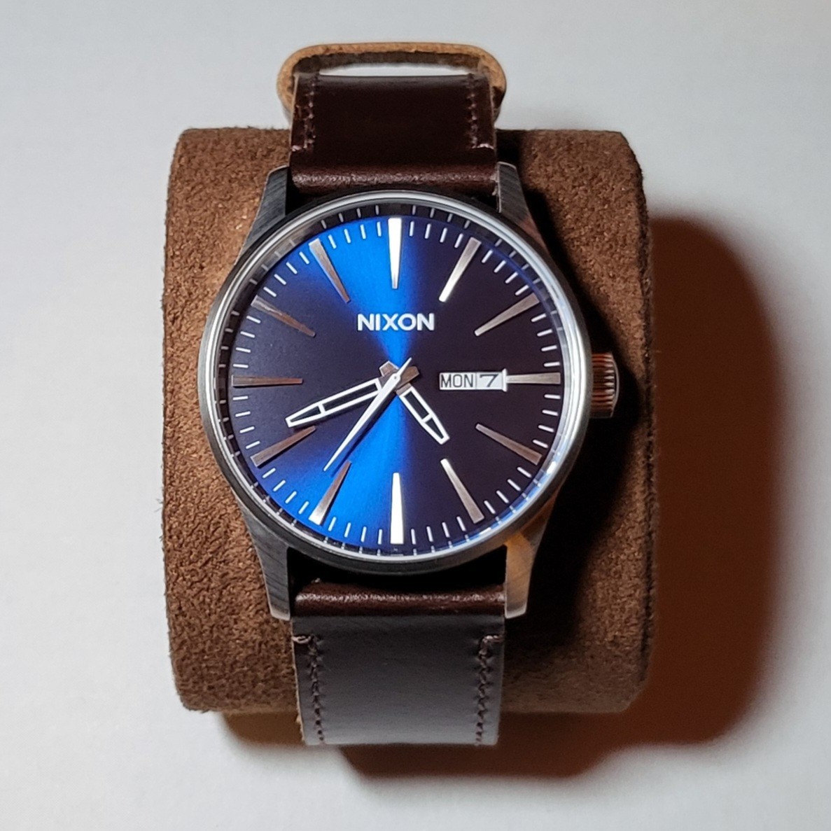 Nixon The Sentry Leather “Never Be Late” Blue Sunray Mens Analog Watch FREE SHIP