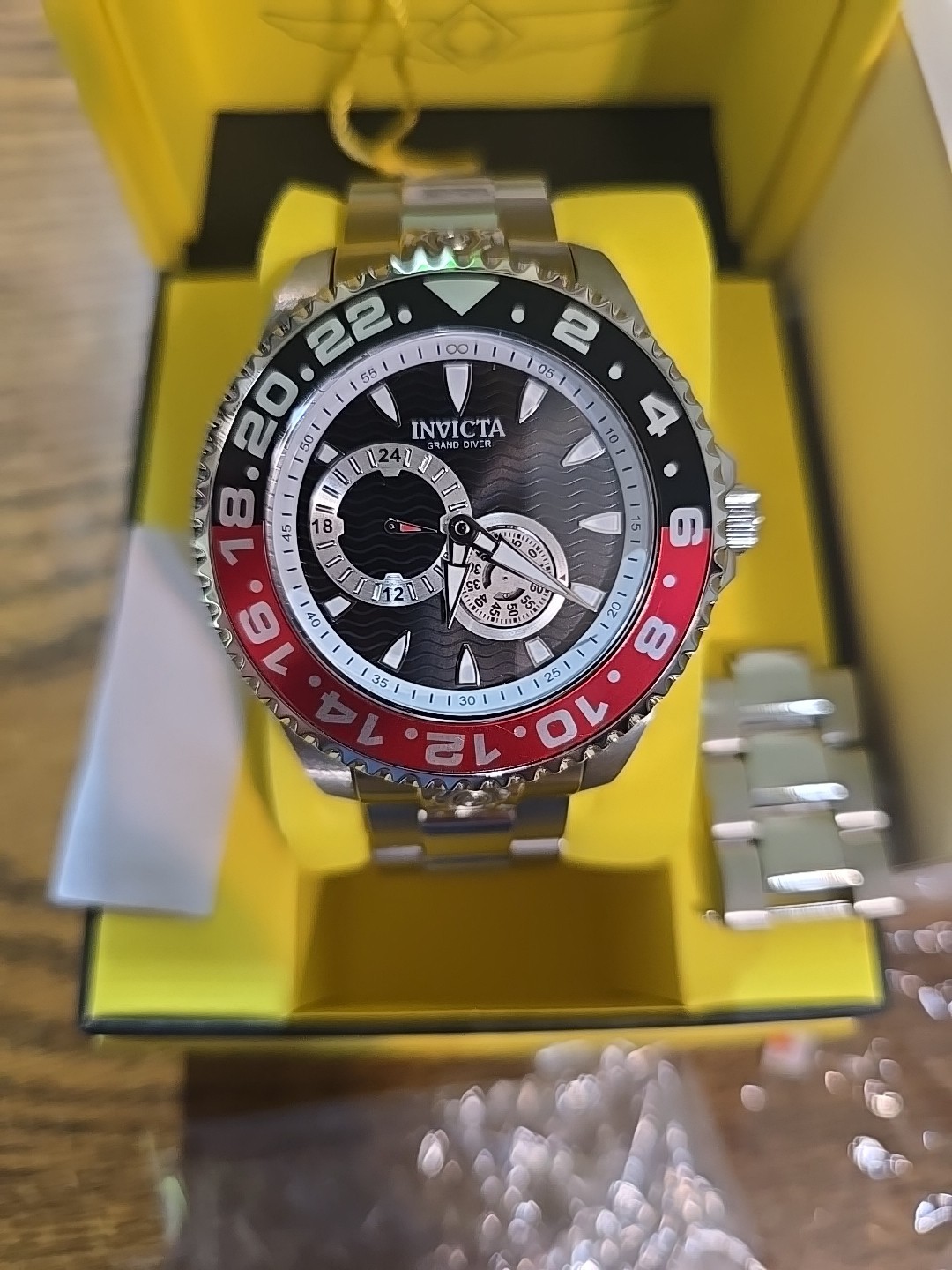 New Invicta Grand Diver Model 47302 Automatic Miyota 8247 Black Red Bezel Silver
