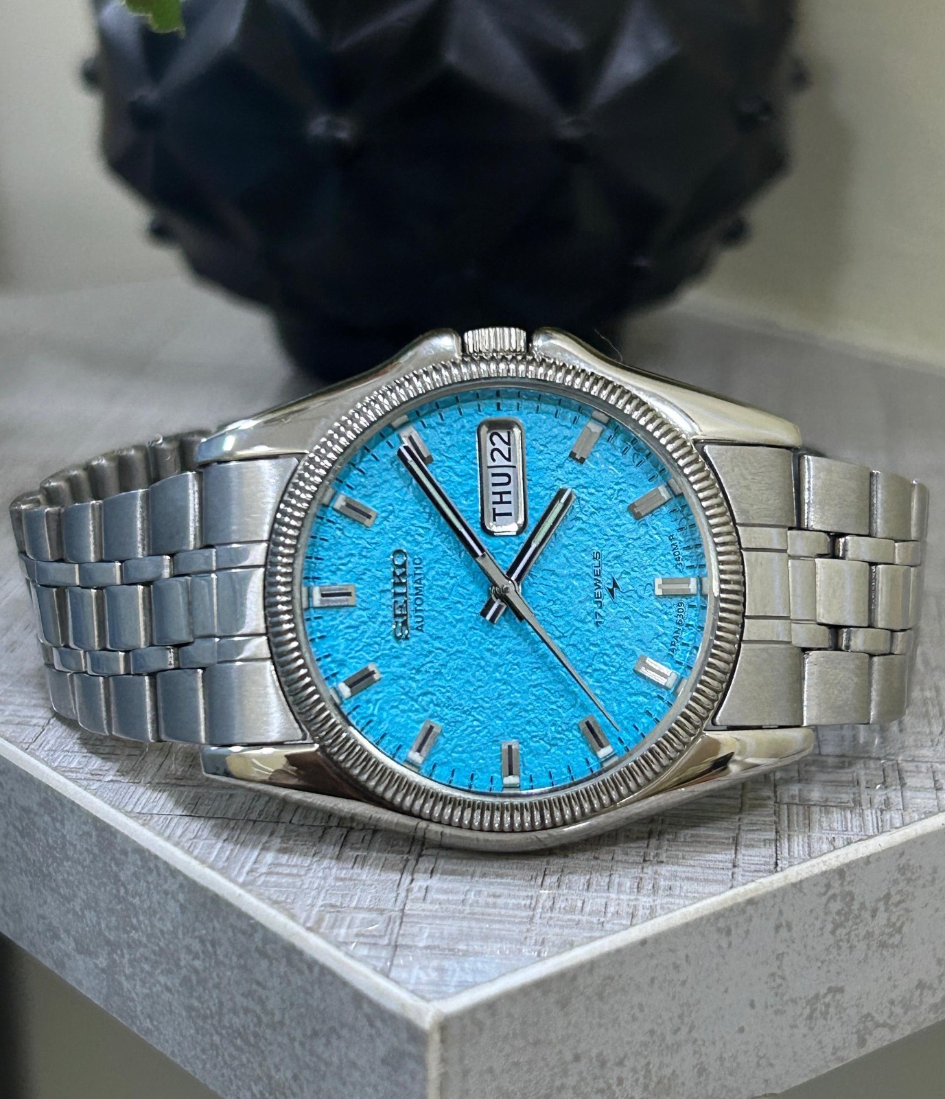 Seiko 5 Automatic Ice Blue Red Dial Mens Watch Japan Made 6309