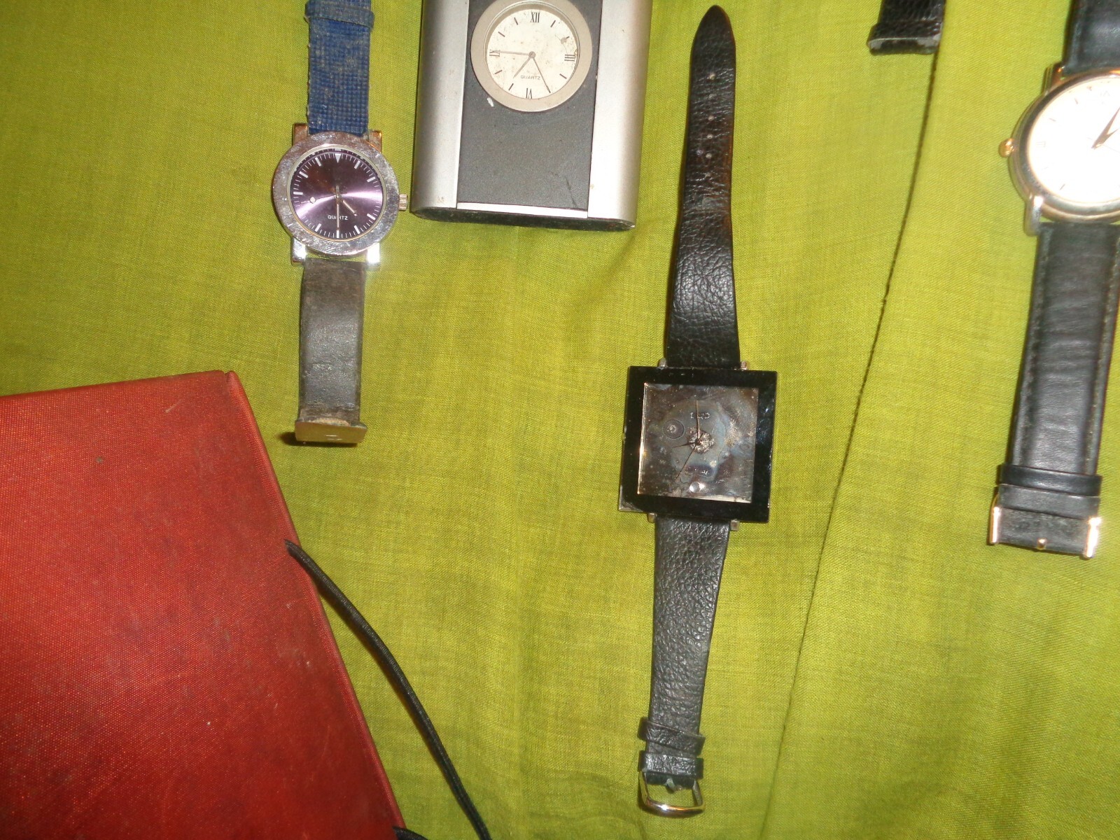 house salvage find of box junk watches,WARNING none of these work or run !!!!