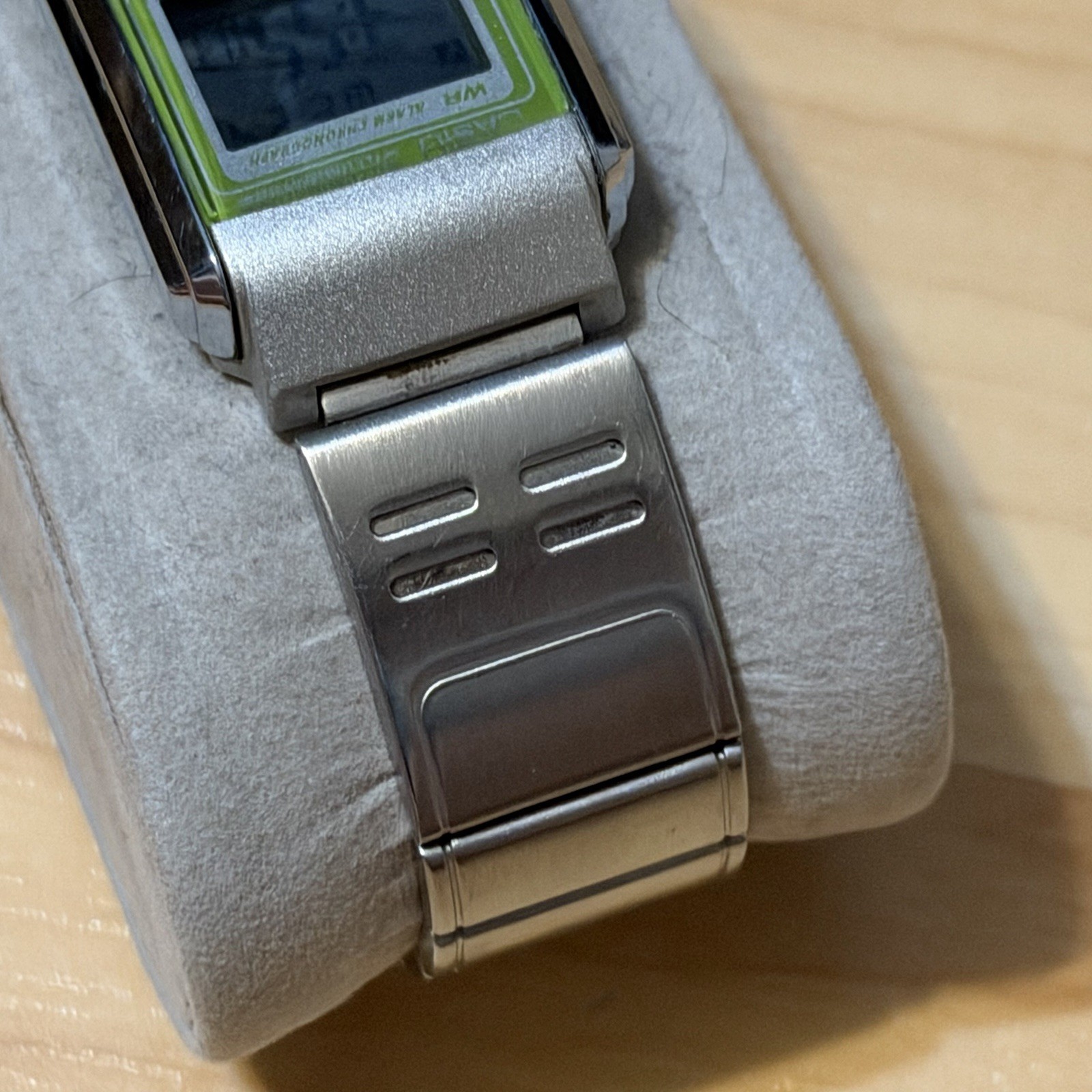 Casio LA-200 Vintage Silver Display Illuminator Futurist Digital Watch LA200 200