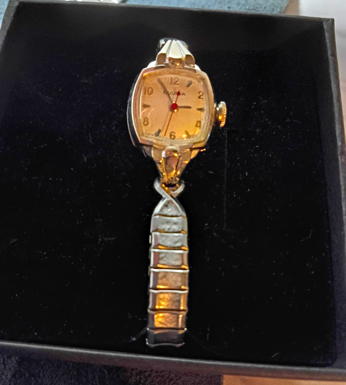 Bulova M6 Women’s Manual Mechanical Cushion Silver Bracelet Watch Mint Condition