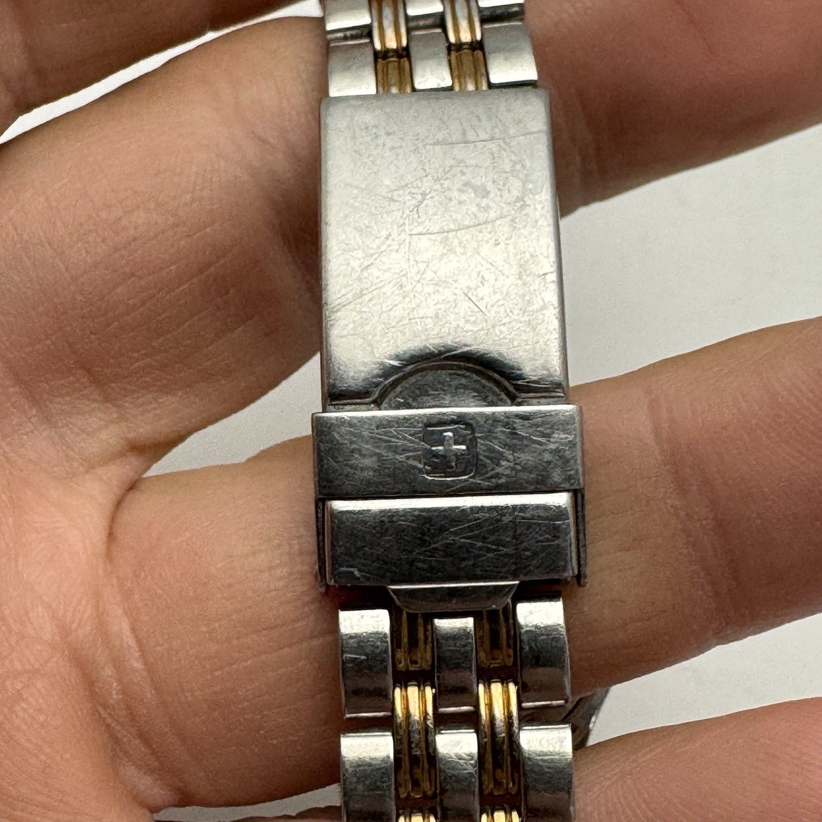 Wenger Swiss Military Watch 28mm Women’s 79095 Mineral Crystal Needs Battery