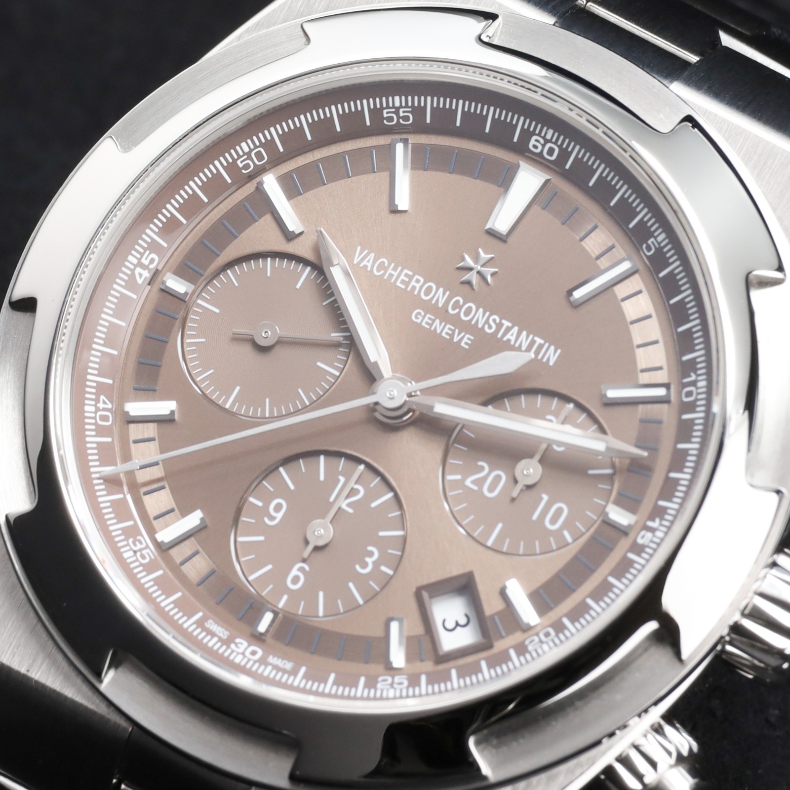 Vacheron Constantin Overseas 2017 42.5mm Steel Brown Dial Bracelet 5500V/110A