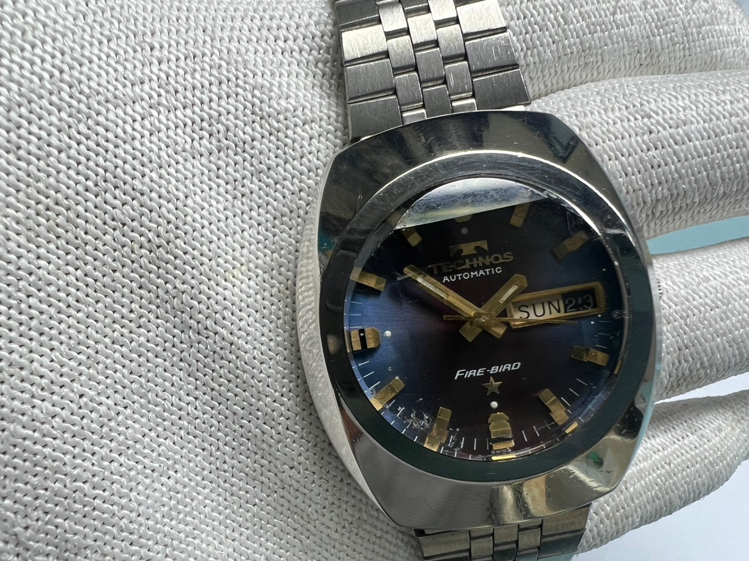 79. Technos day date Fire Bird 37 mm running cal 2830