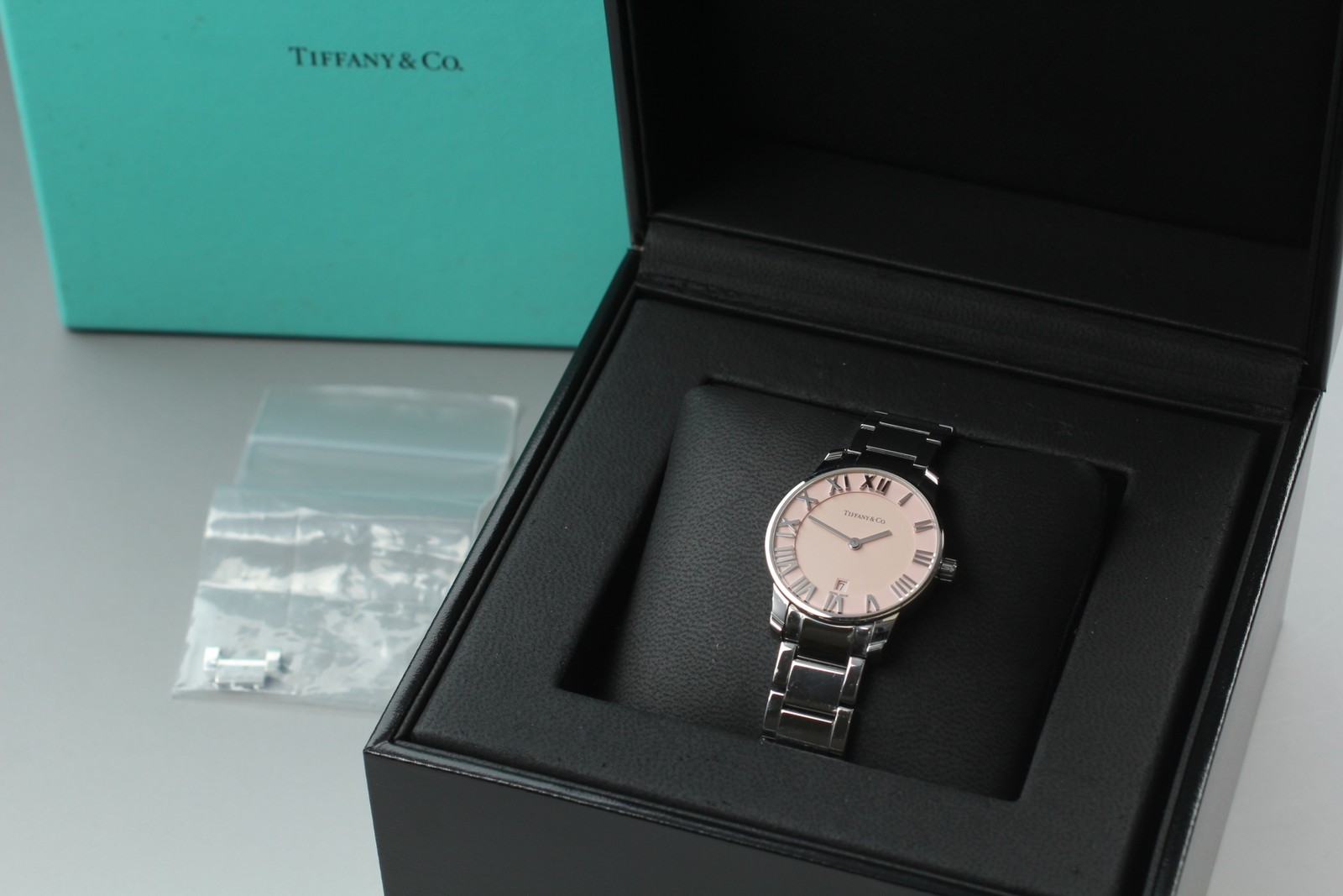 [ Box ] Tiffany & Co Atlas 2-Hand Quartz Date Pink 29mm Swiss Made Women’s Watch