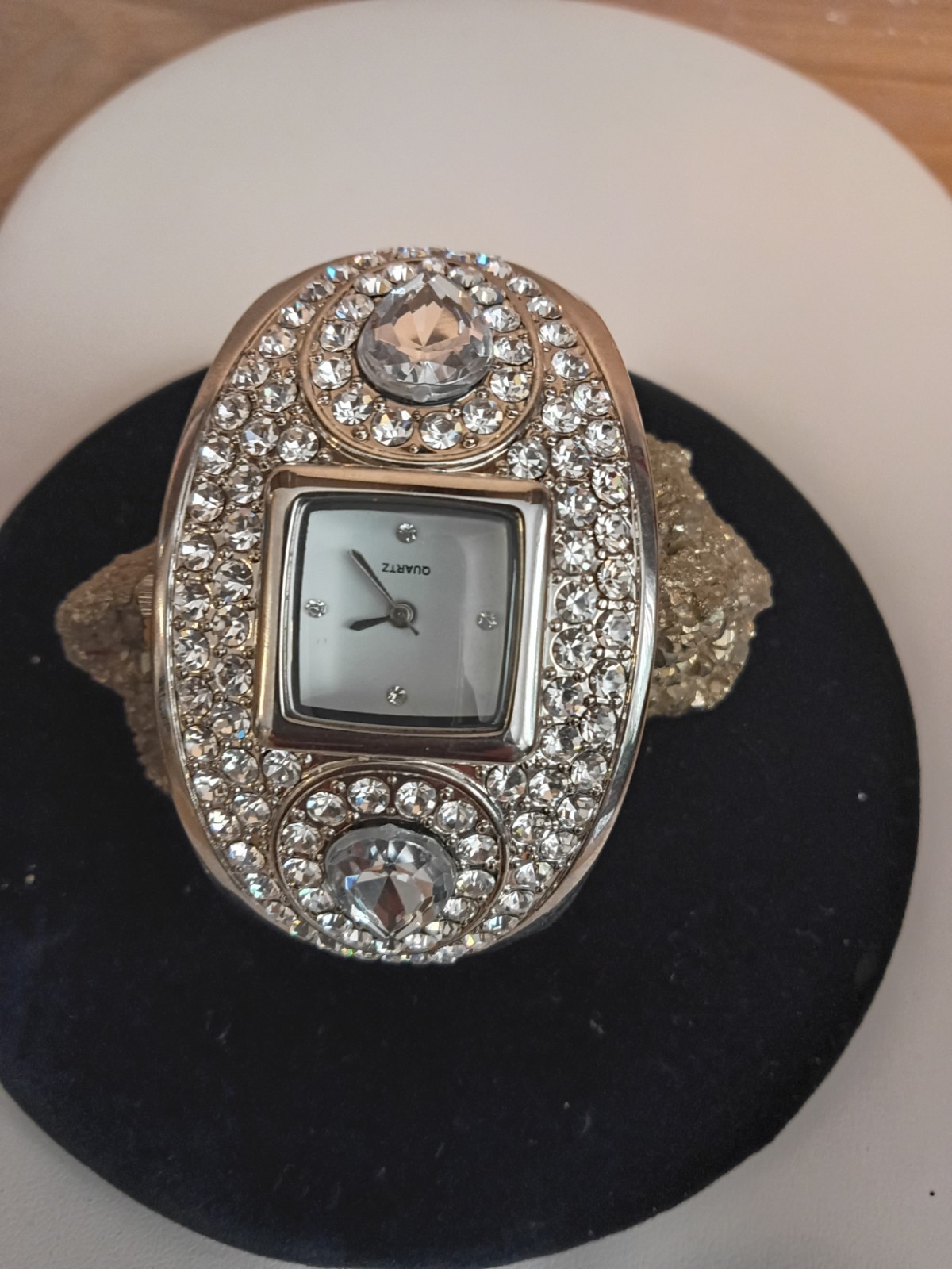 Women’s Gem-Set Oval Silver Tone Quartz Bracelet Wristwatch White Dial