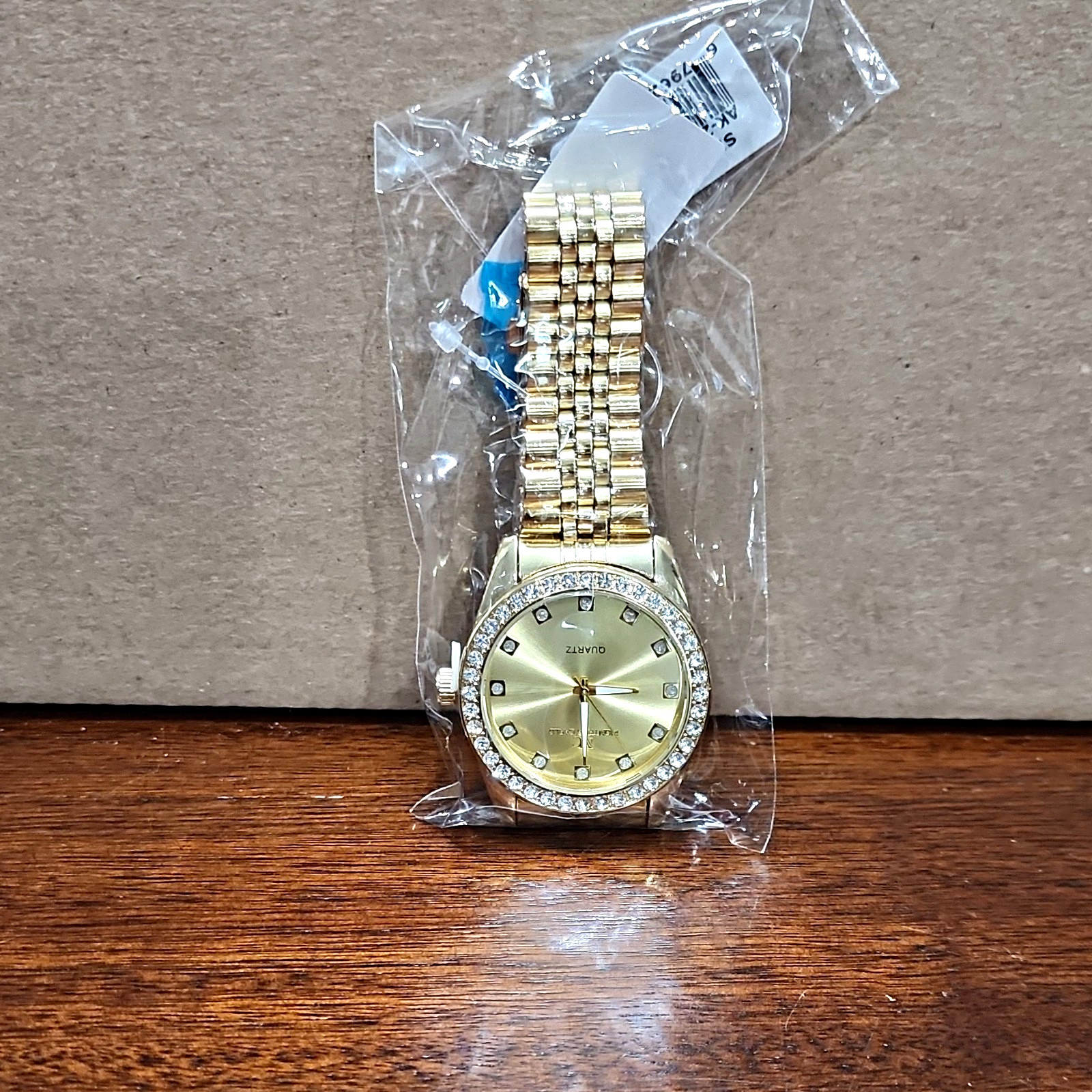 Quartz Women’s Gold Tone Quartz Analog Bracelet Wristwatch w/ Gem-Set Bezel